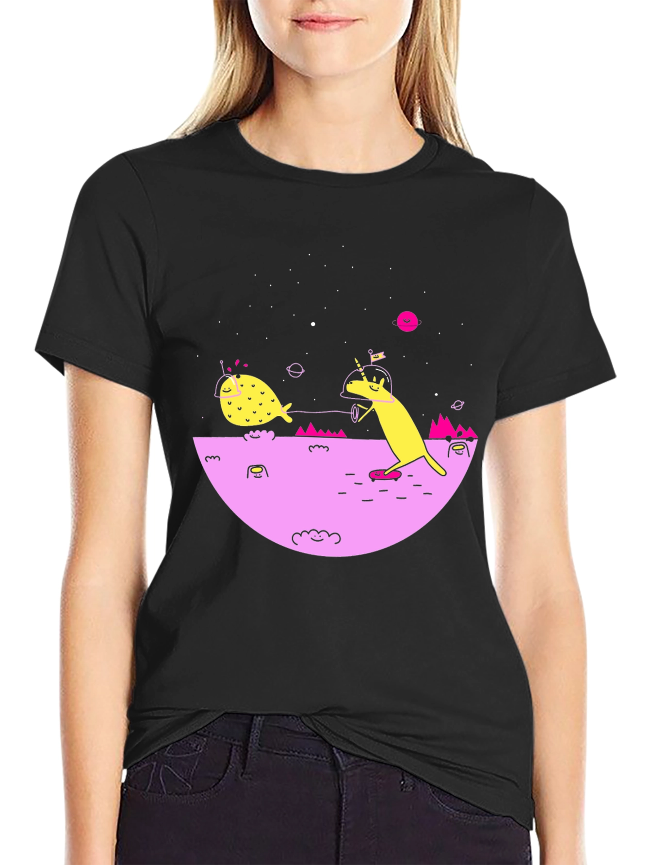 Camiseta Negra con Diseño Espacial Divertido