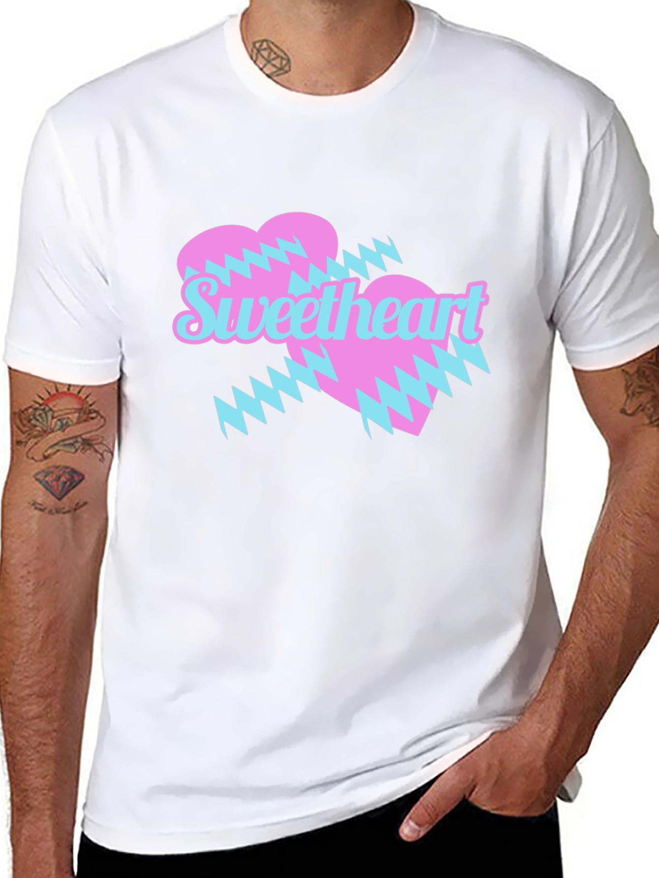 Camiseta Negra Sweetheart Diseño Corazones Retro