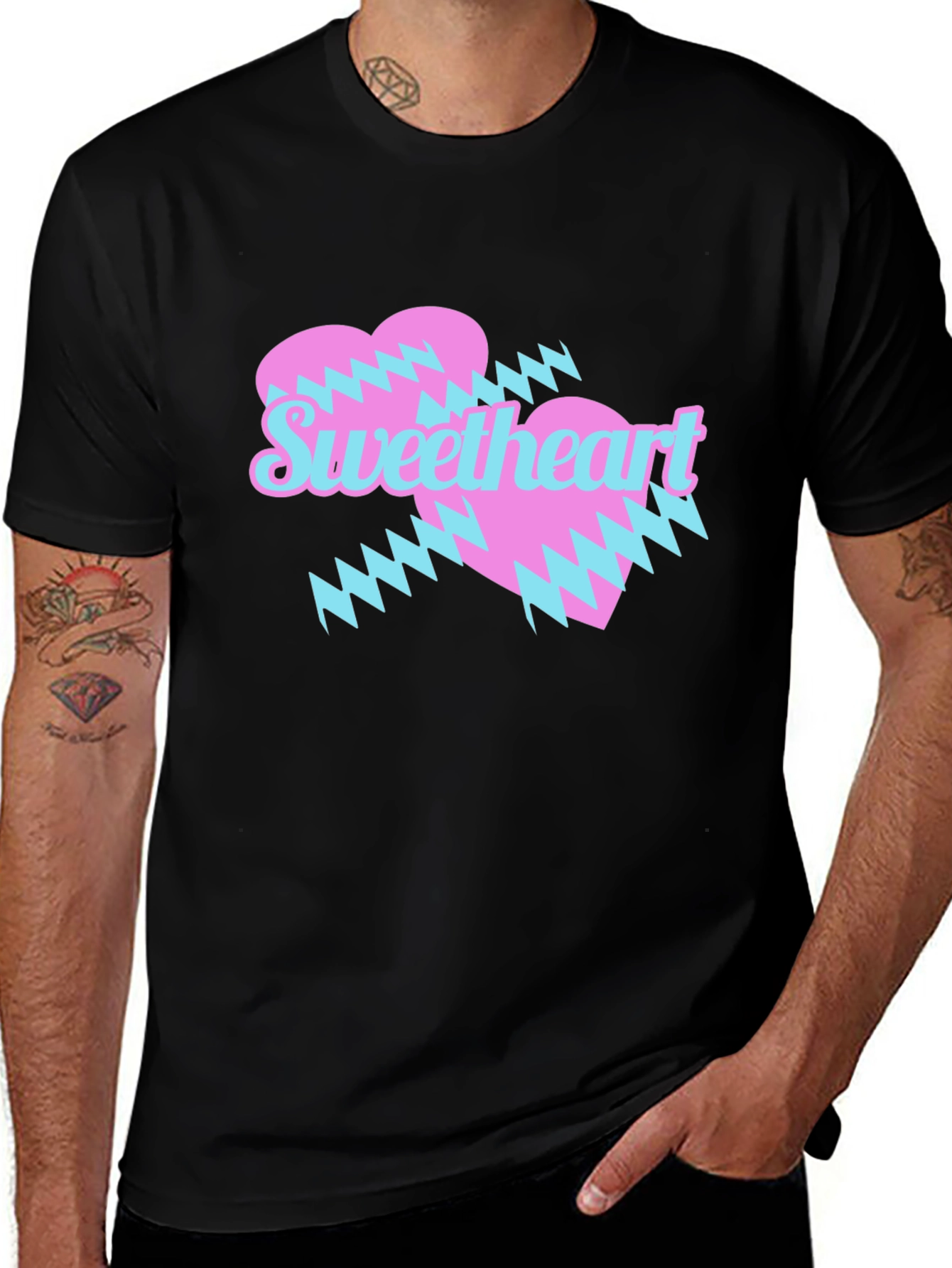 Camiseta Negra Sweetheart Diseño Corazones Retro