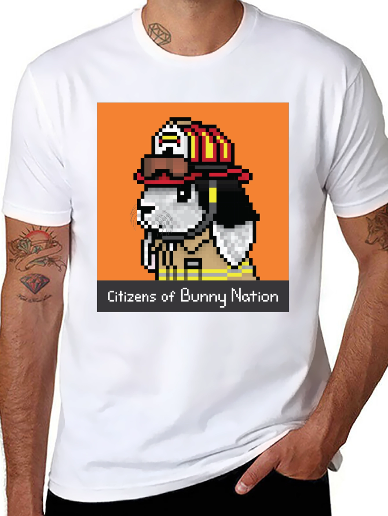 Camiseta Negra con Diseño Conejo Bombero