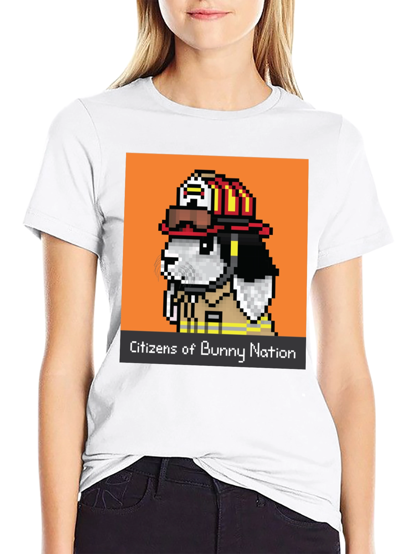 Camiseta Negra con Diseño Conejo Bombero