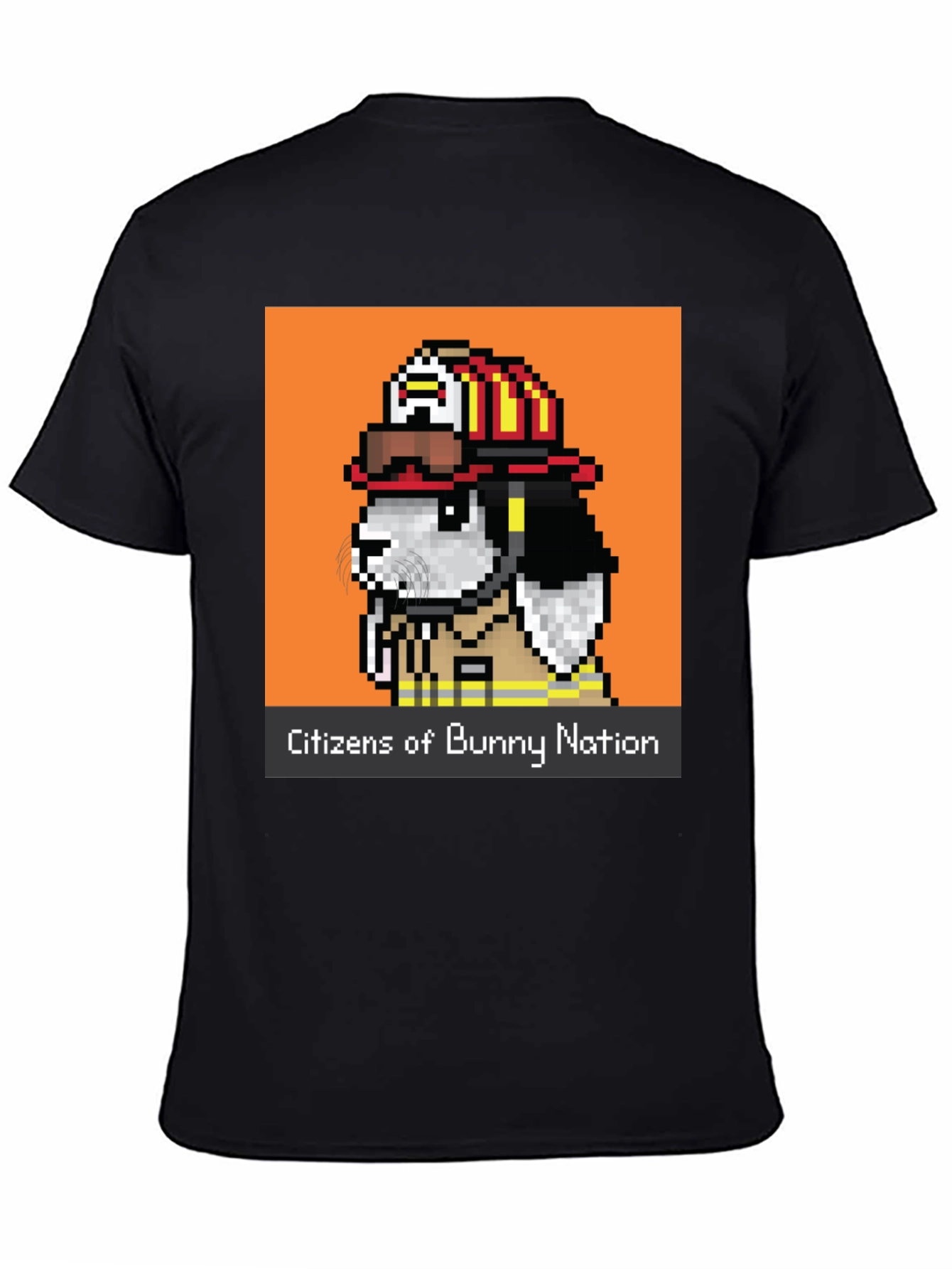 Camiseta Negra con Diseño Conejo Bombero