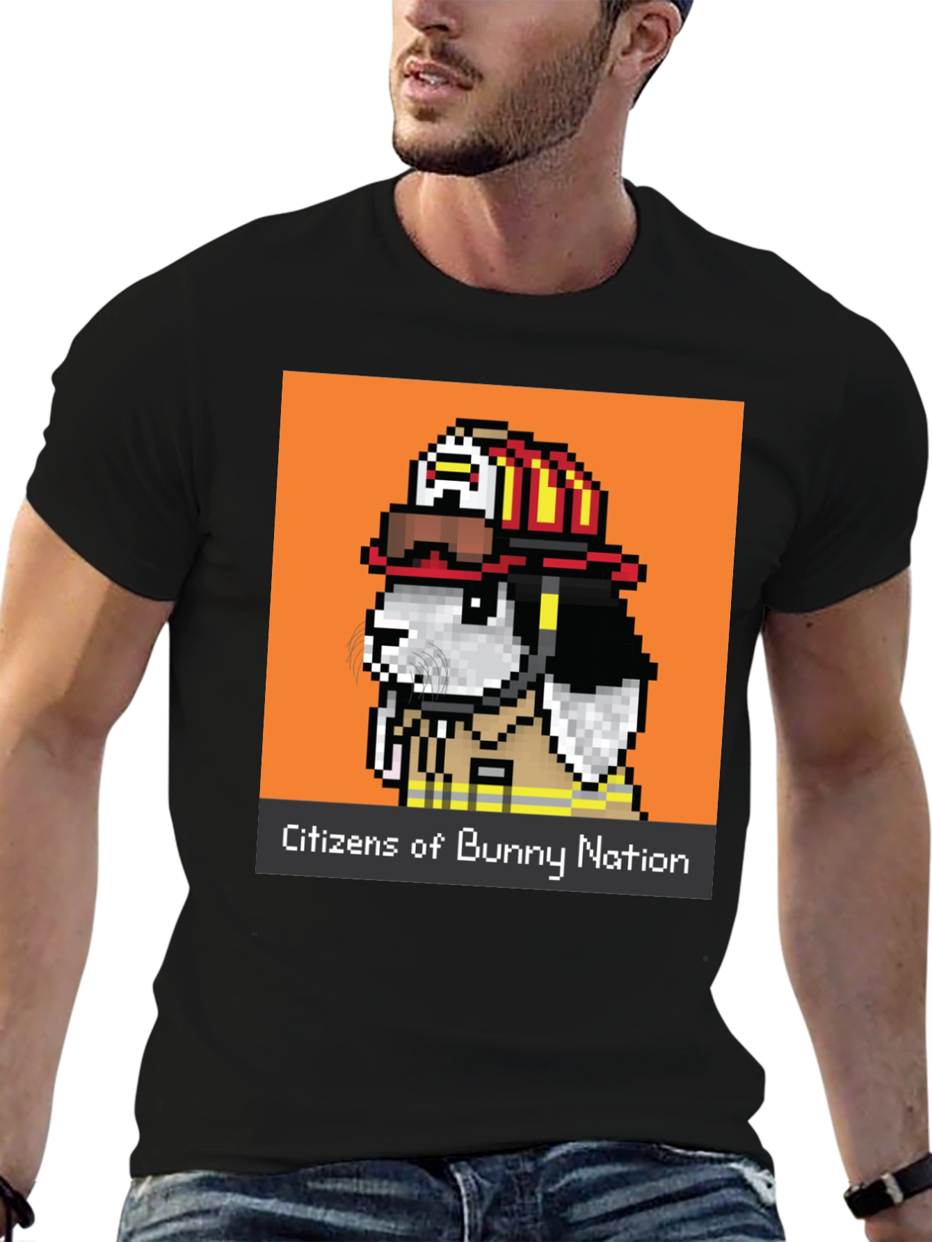 Camiseta Negra con Diseño Conejo Bombero