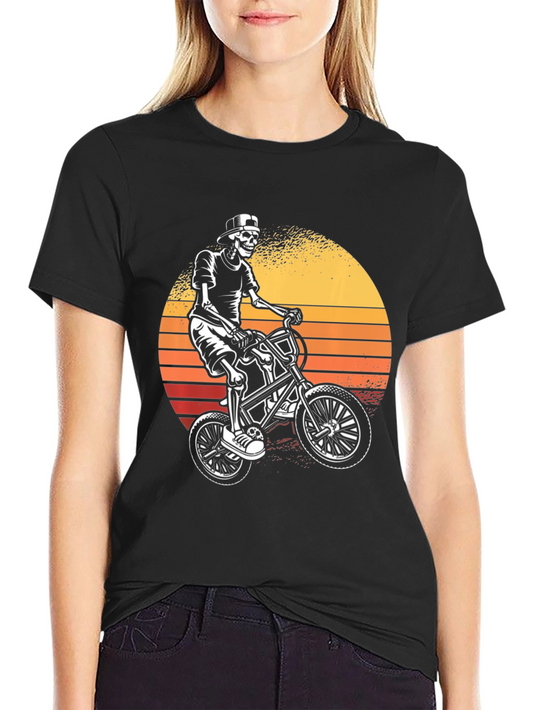 Camiseta Negra con Esqueleto Ciclista al Atardecer