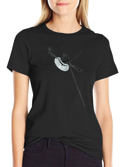 Camiseta Negra con Diseño de Satélite Voyager