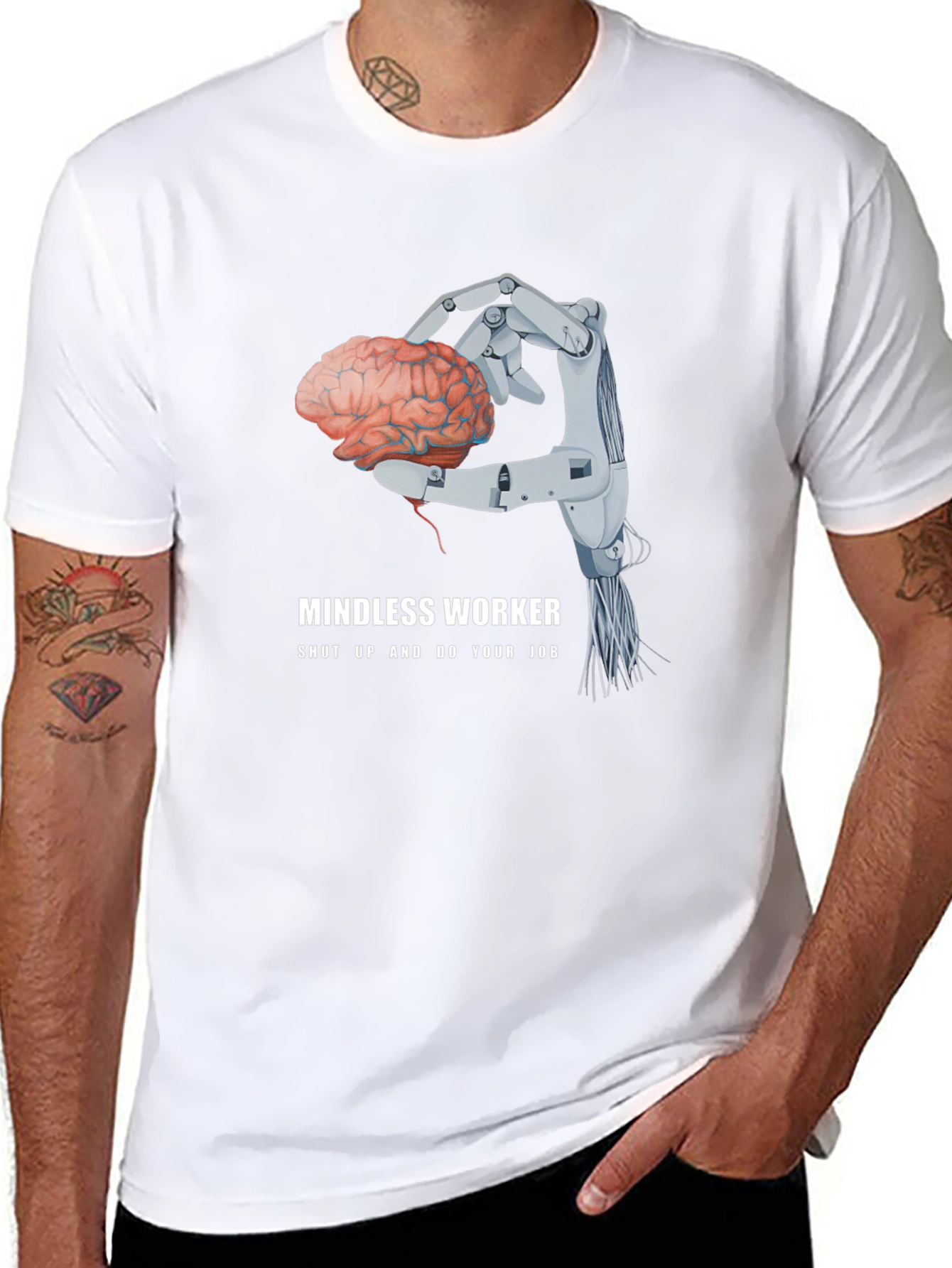 Camiseta Negra: Cerebro en Mano Robótica - Trabajo