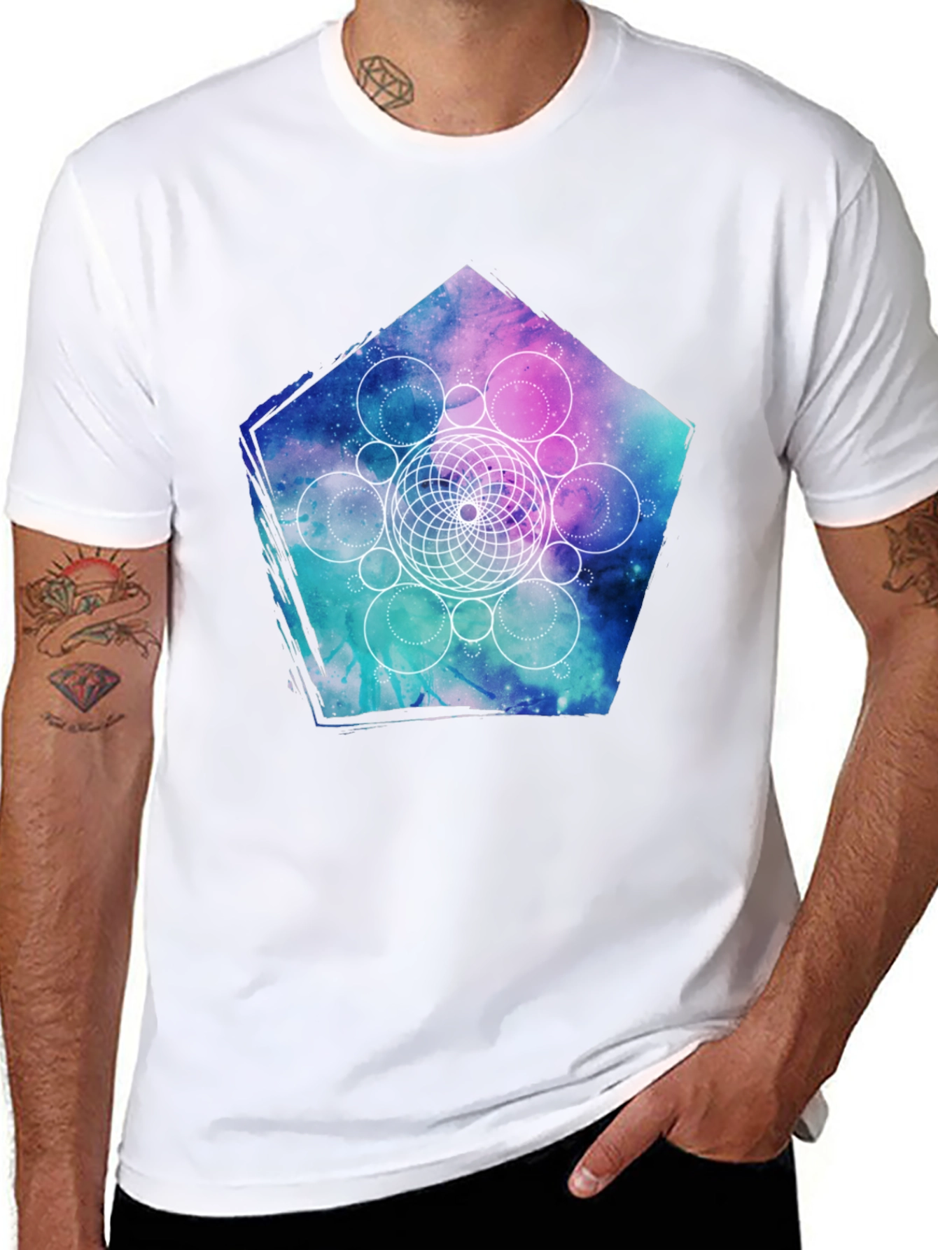 Camiseta Negra con Diseño Geométrico de Nebulosa
