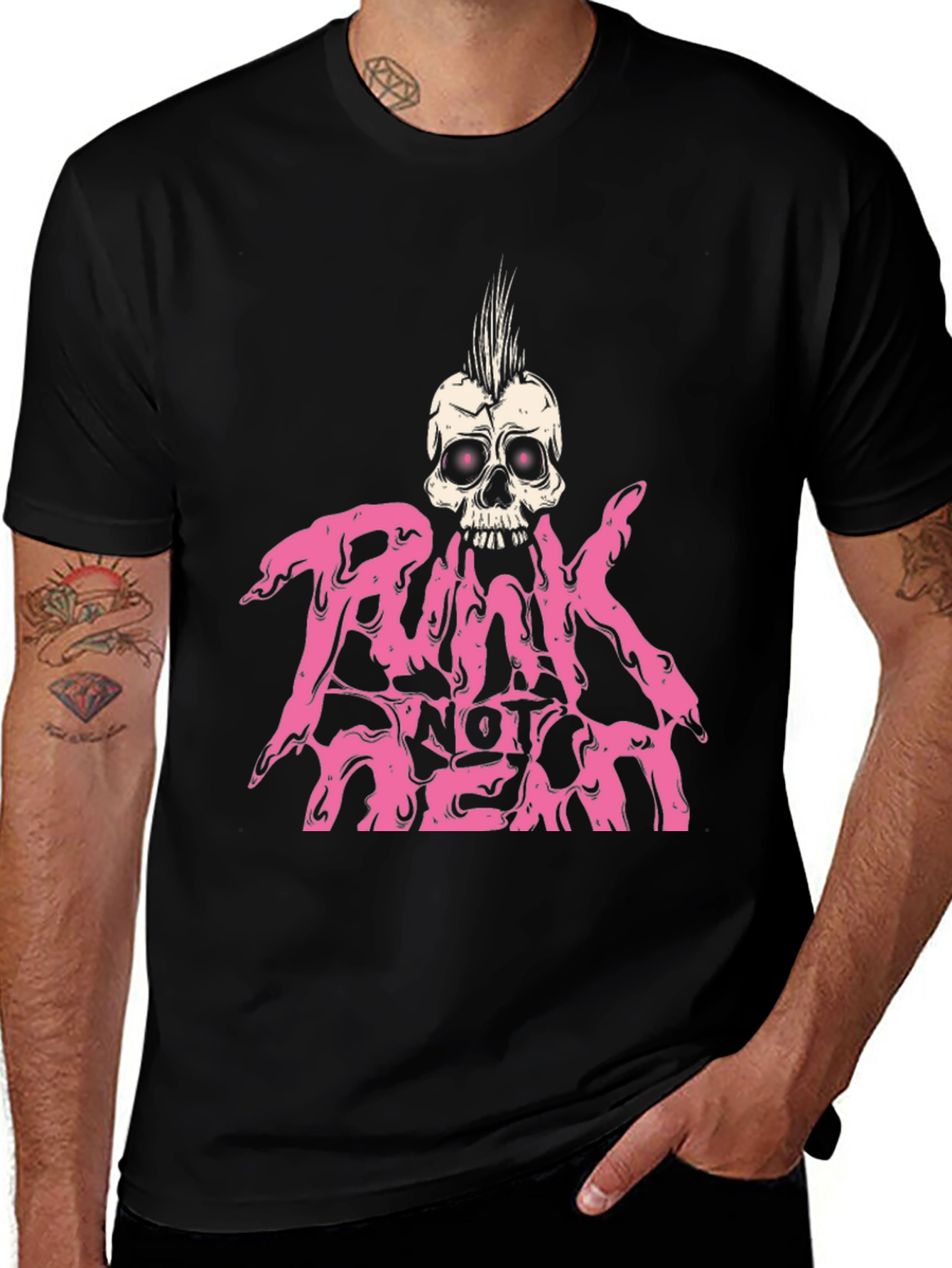 Camiseta Negra Punk Not Dead con Calavera