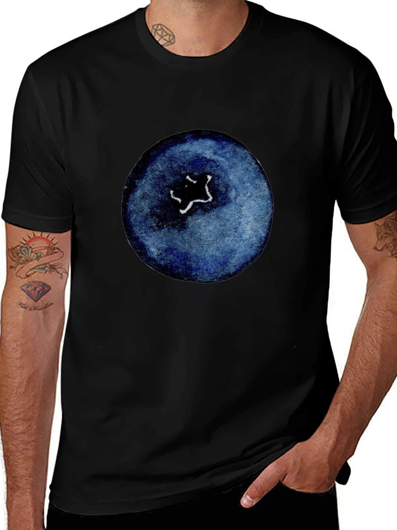 Camiseta Negra con Diseño de Arándano Acuarela