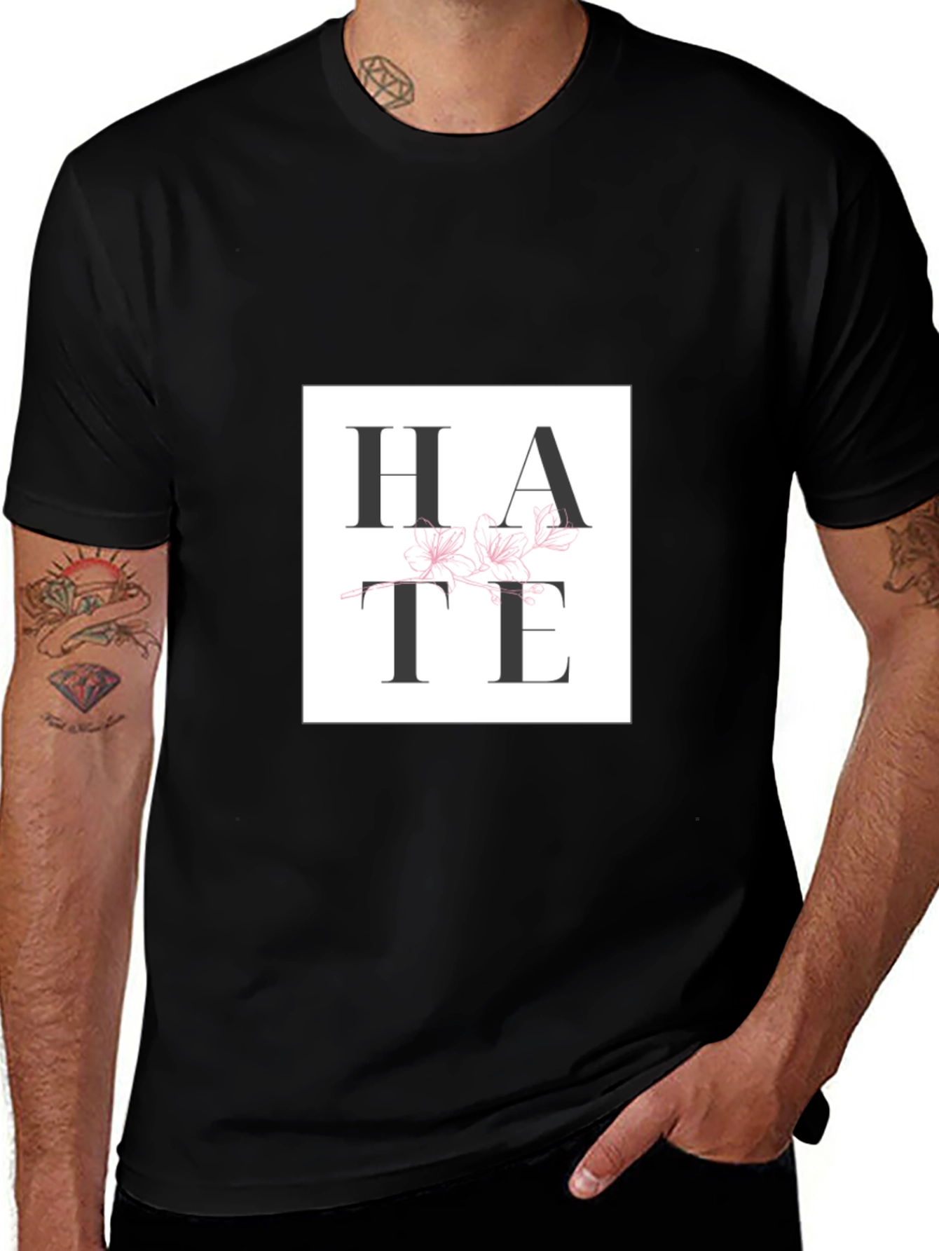 Camiseta Negra con Diseño HATE Floral