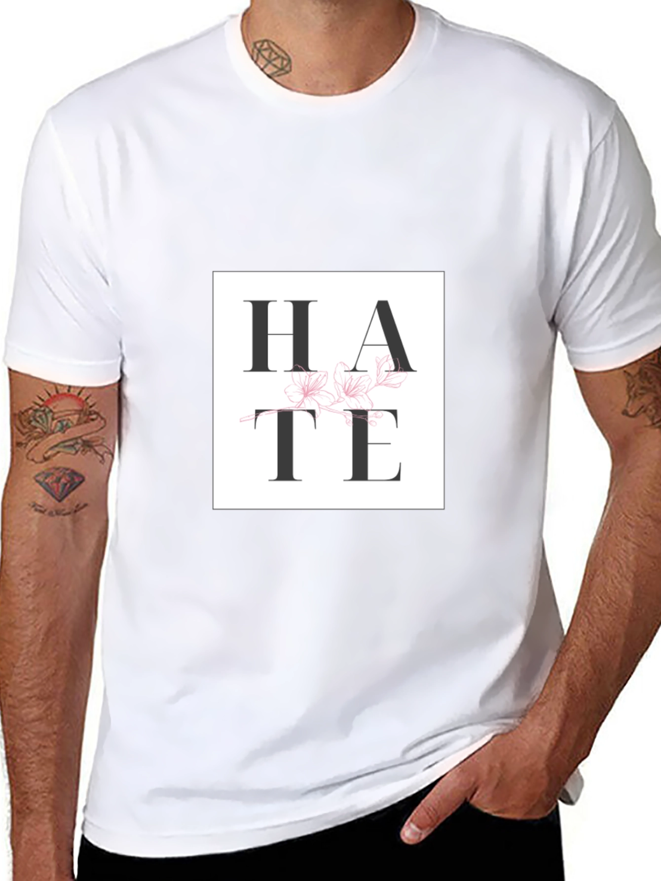 Camiseta Negra con Diseño HATE Floral