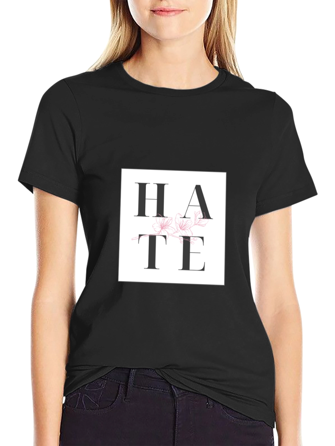 Camiseta Negra con Diseño HATE Floral