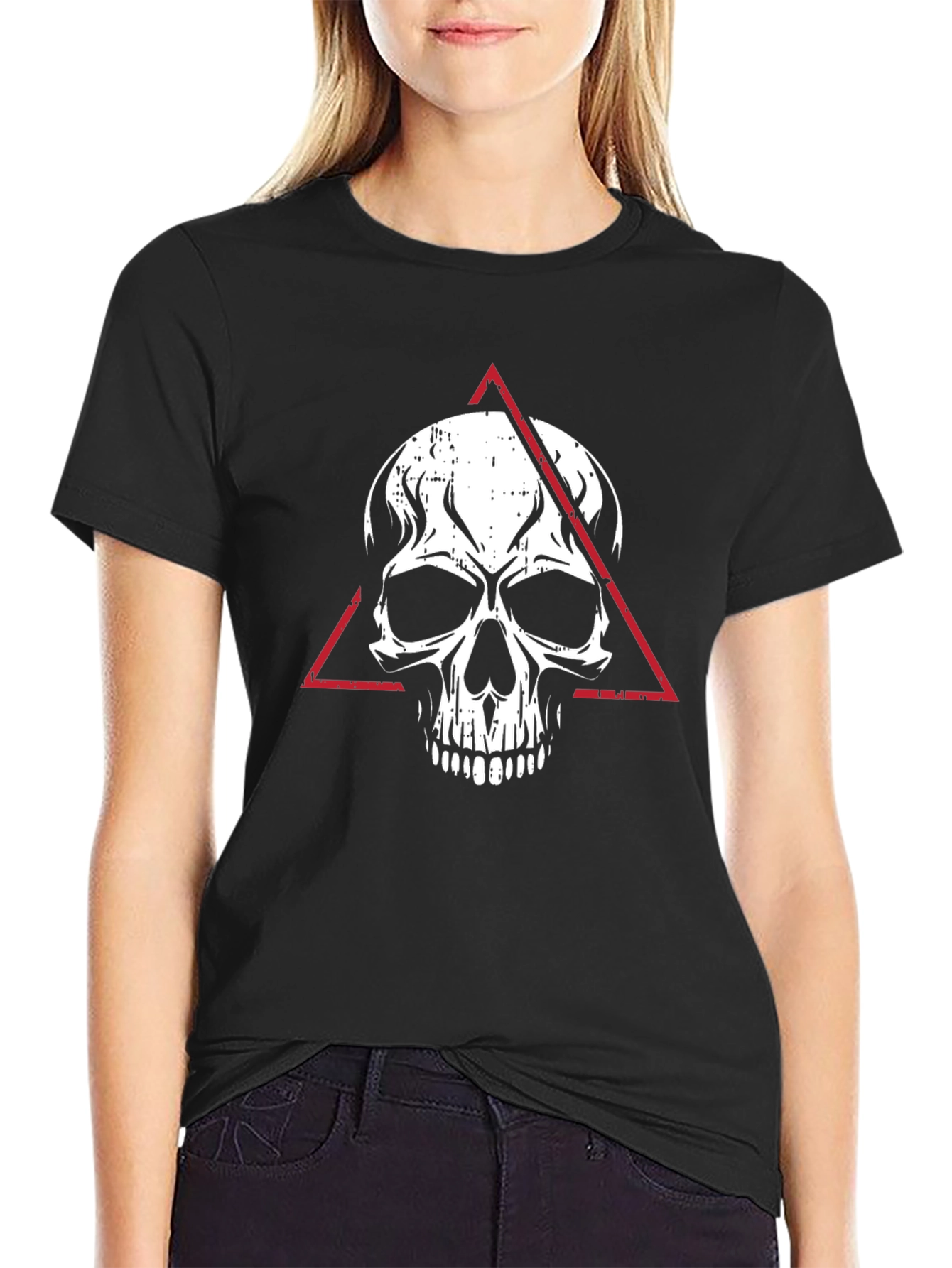 Camiseta Negra con Calavera y Triángulo Rojo