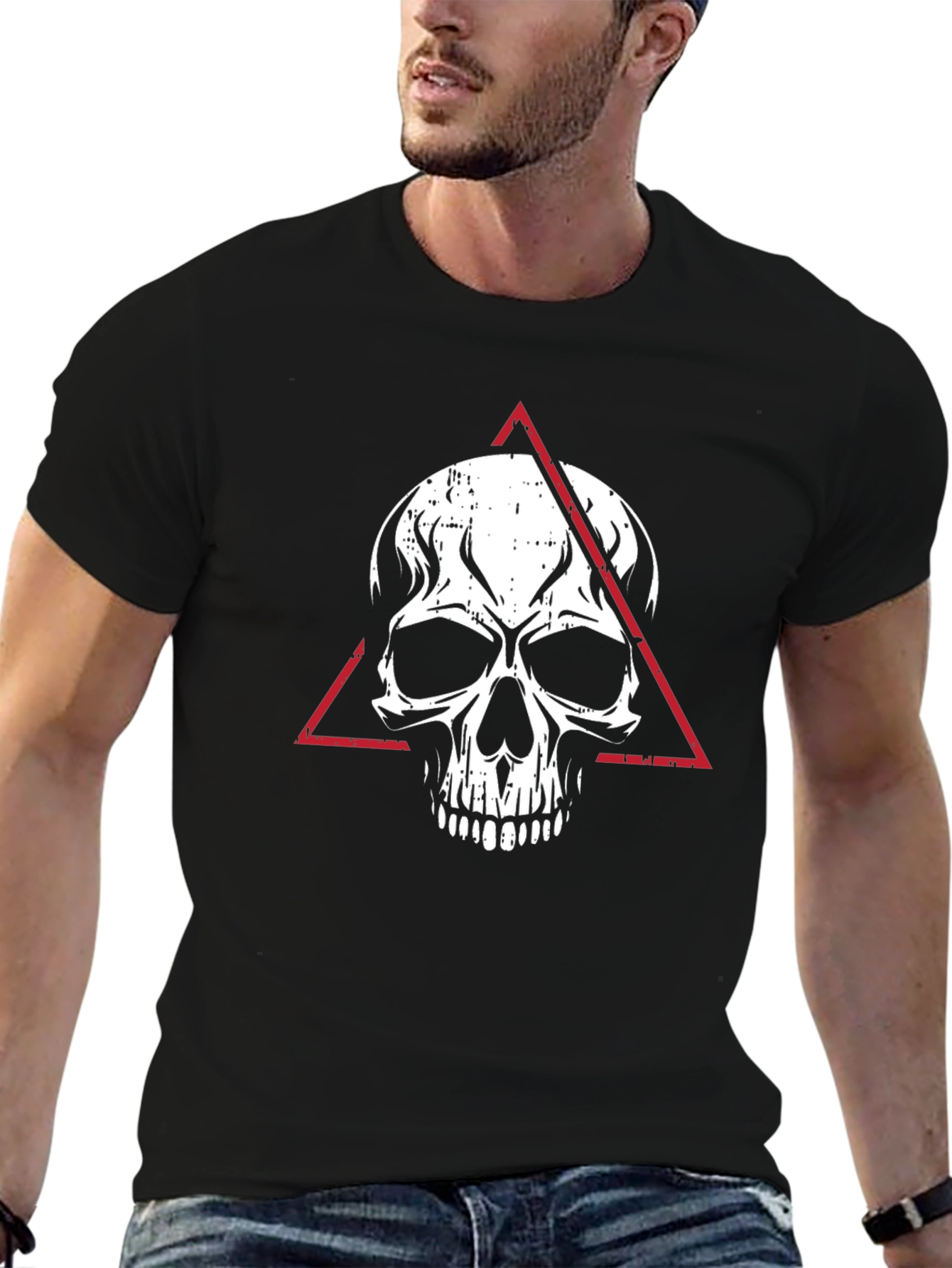 Camiseta Negra con Calavera y Triángulo Rojo