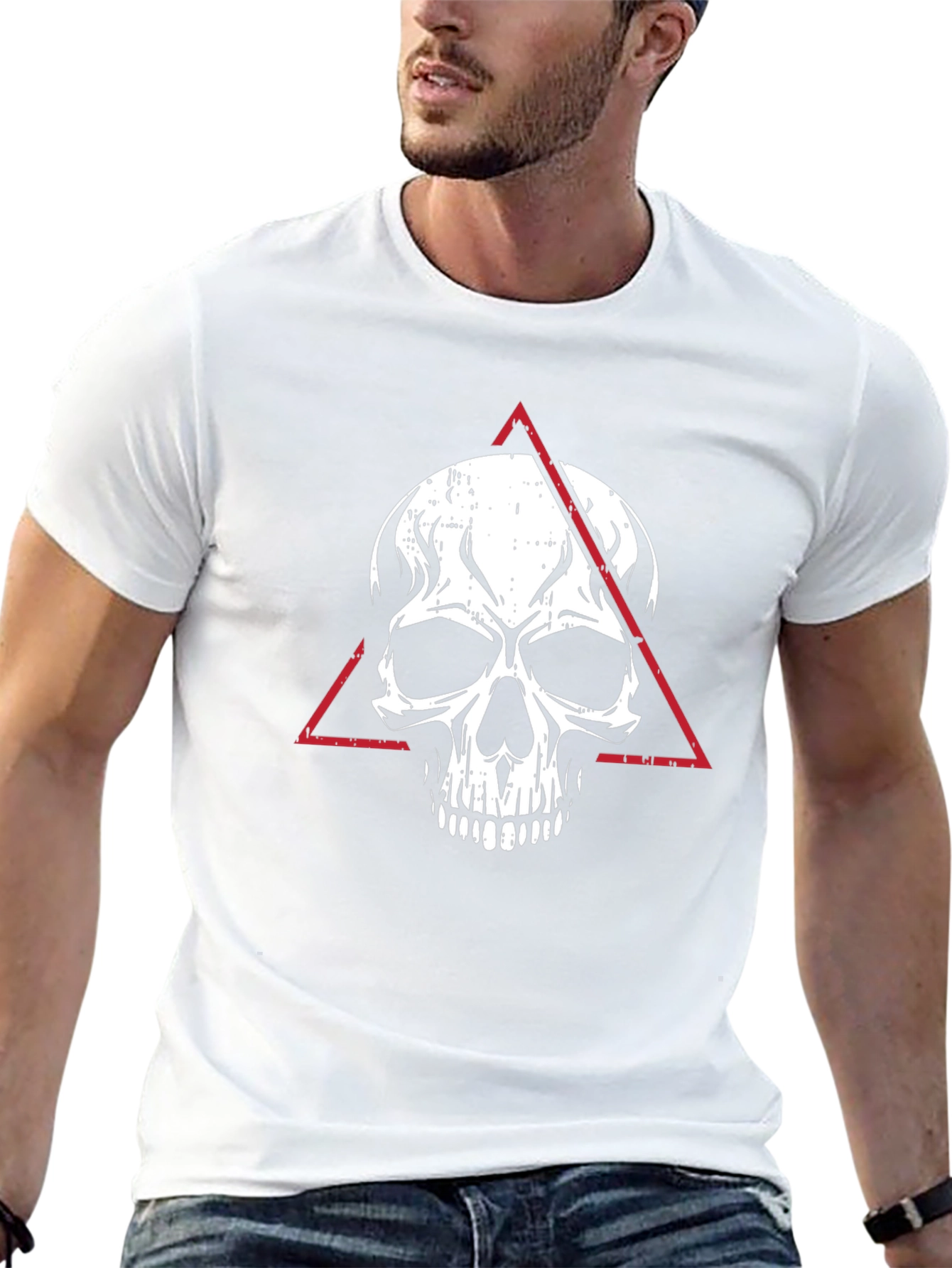 Camiseta Negra con Calavera y Triángulo Rojo