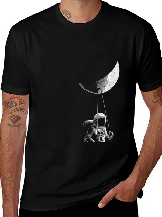 Camiseta Negra Estampada Astronauta en la Luna