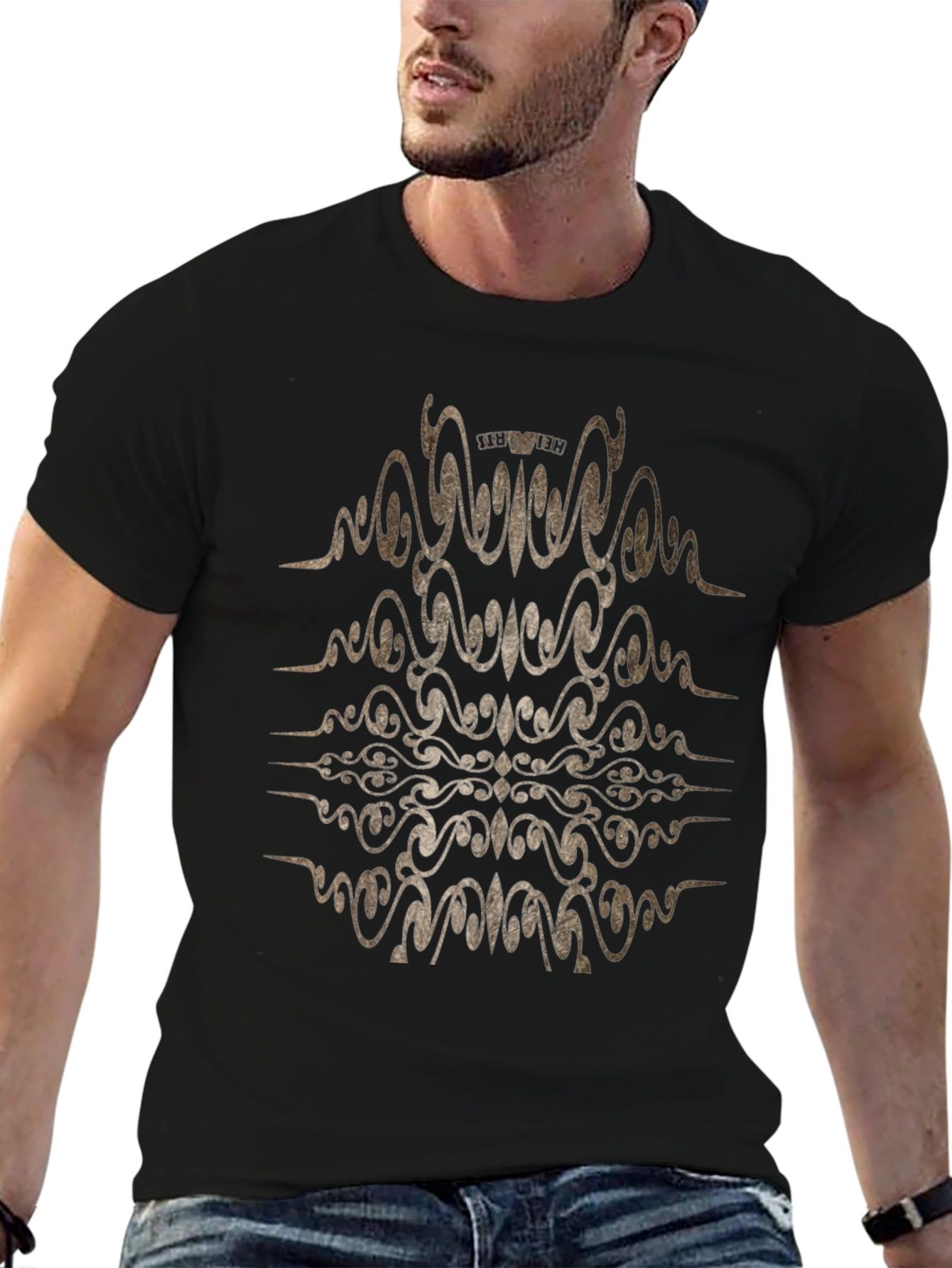 Camiseta Negra con Diseño Abstracto Dorado