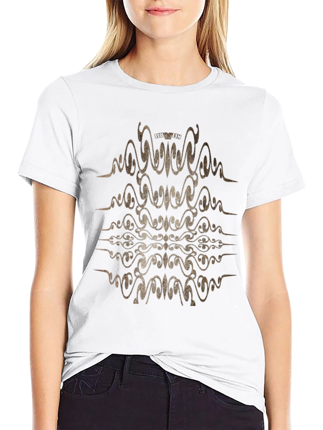 Camiseta Negra con Diseño Abstracto Dorado