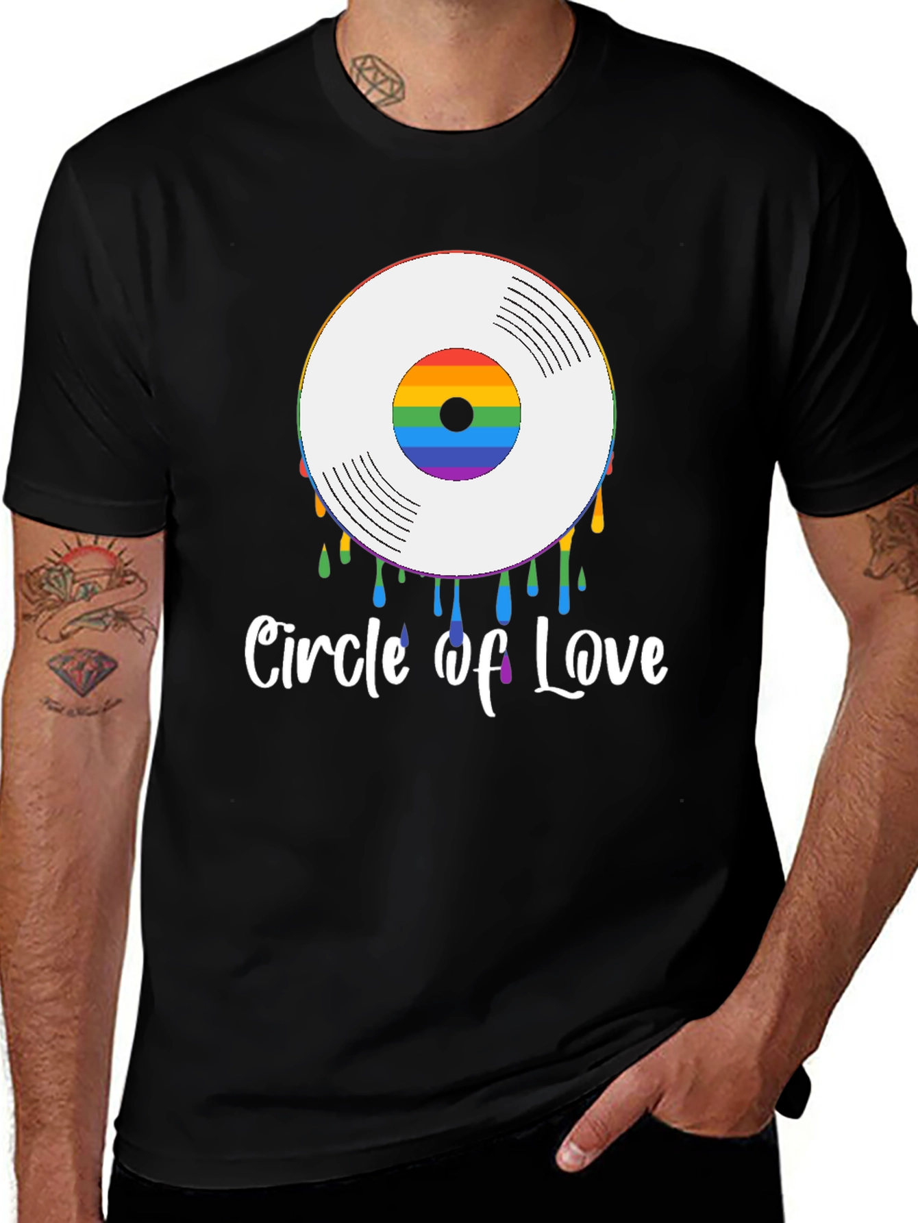 Camiseta Negra Circle of Love con Vinilo Arcoíris