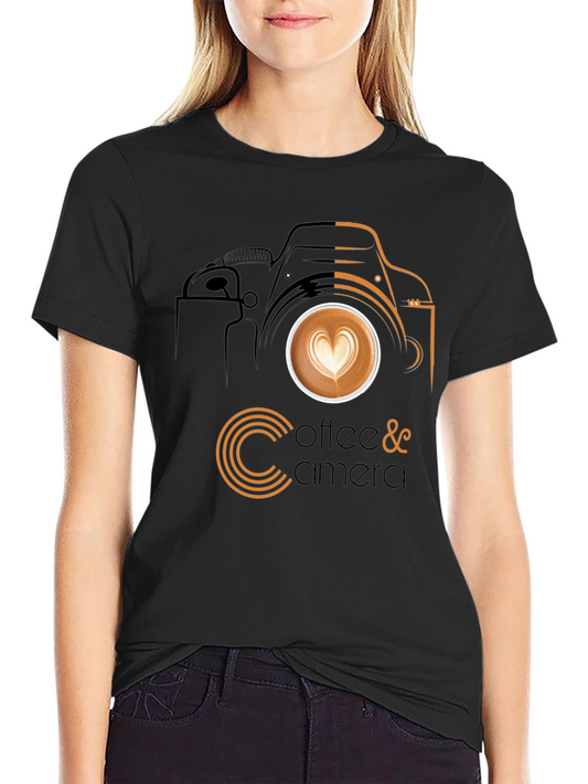 Camiseta Negra Diseño Cámara y Café para Amantes de la Fotografía