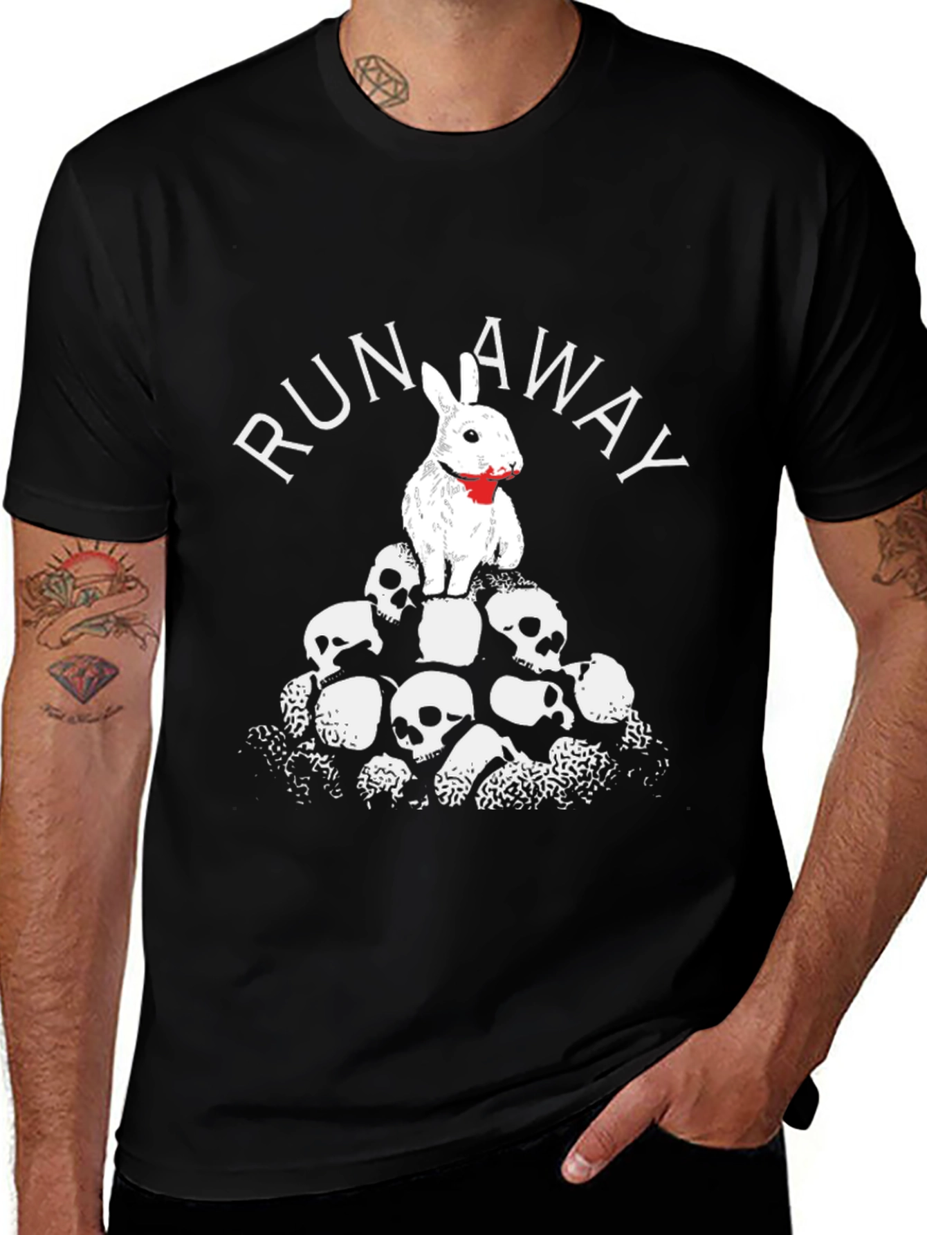 Camiseta Negra Run Away Conejo Calaveras