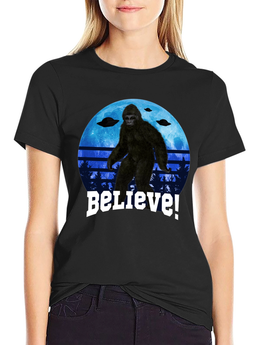 Camiseta Bigfoot Believe - Diseño OVNI y Luna Azul