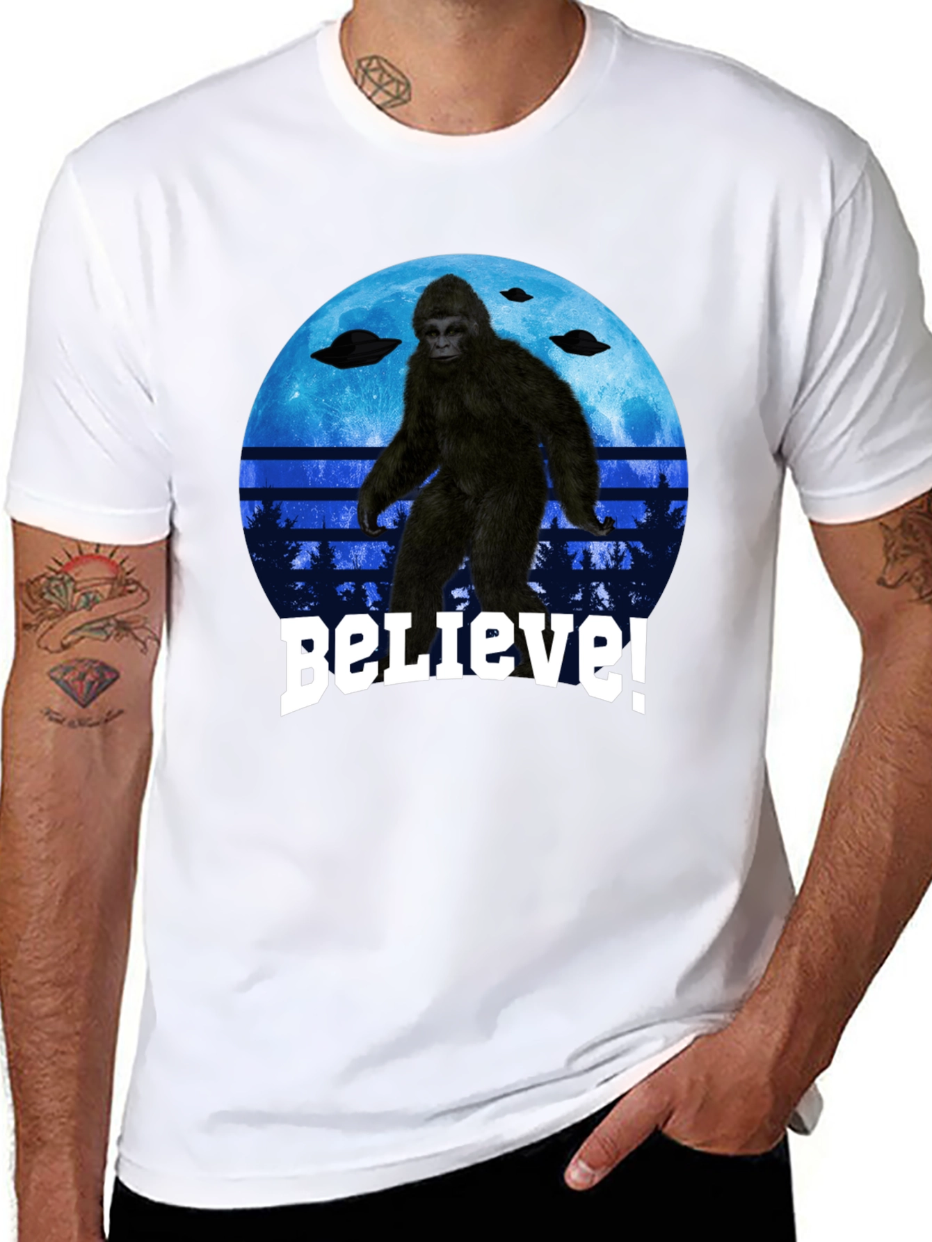 Camiseta Bigfoot Believe - Diseño OVNI y Luna Azul