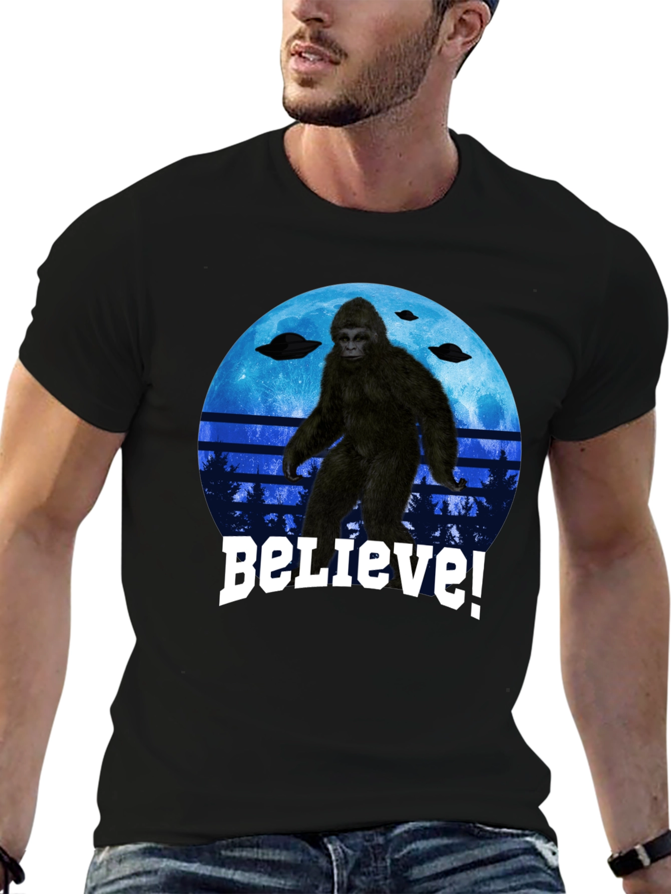 Camiseta Bigfoot Believe - Diseño OVNI y Luna Azul