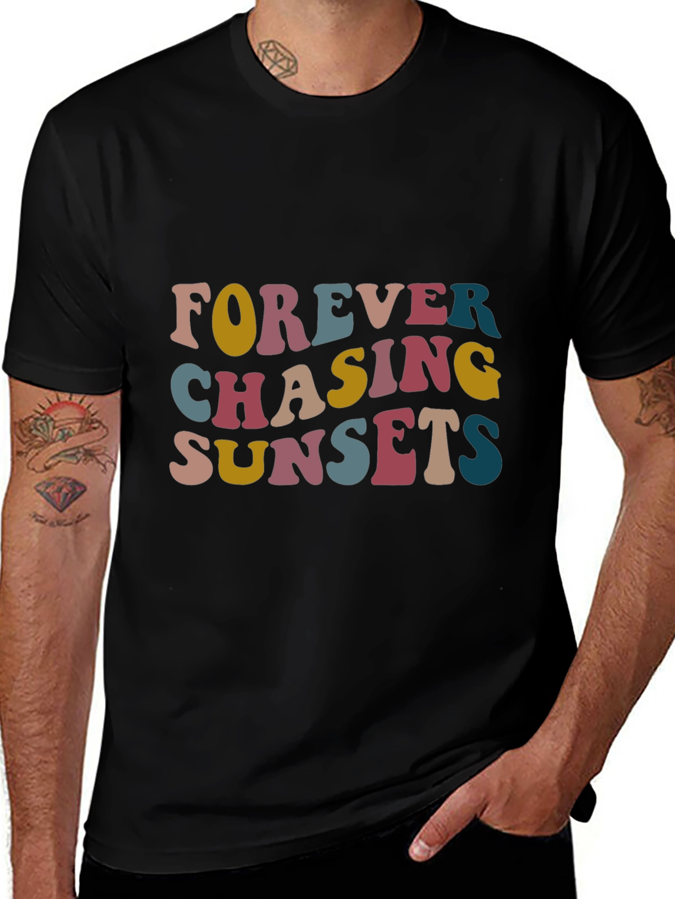 Camiseta Negra Estampada Forever Chasing Sunsets