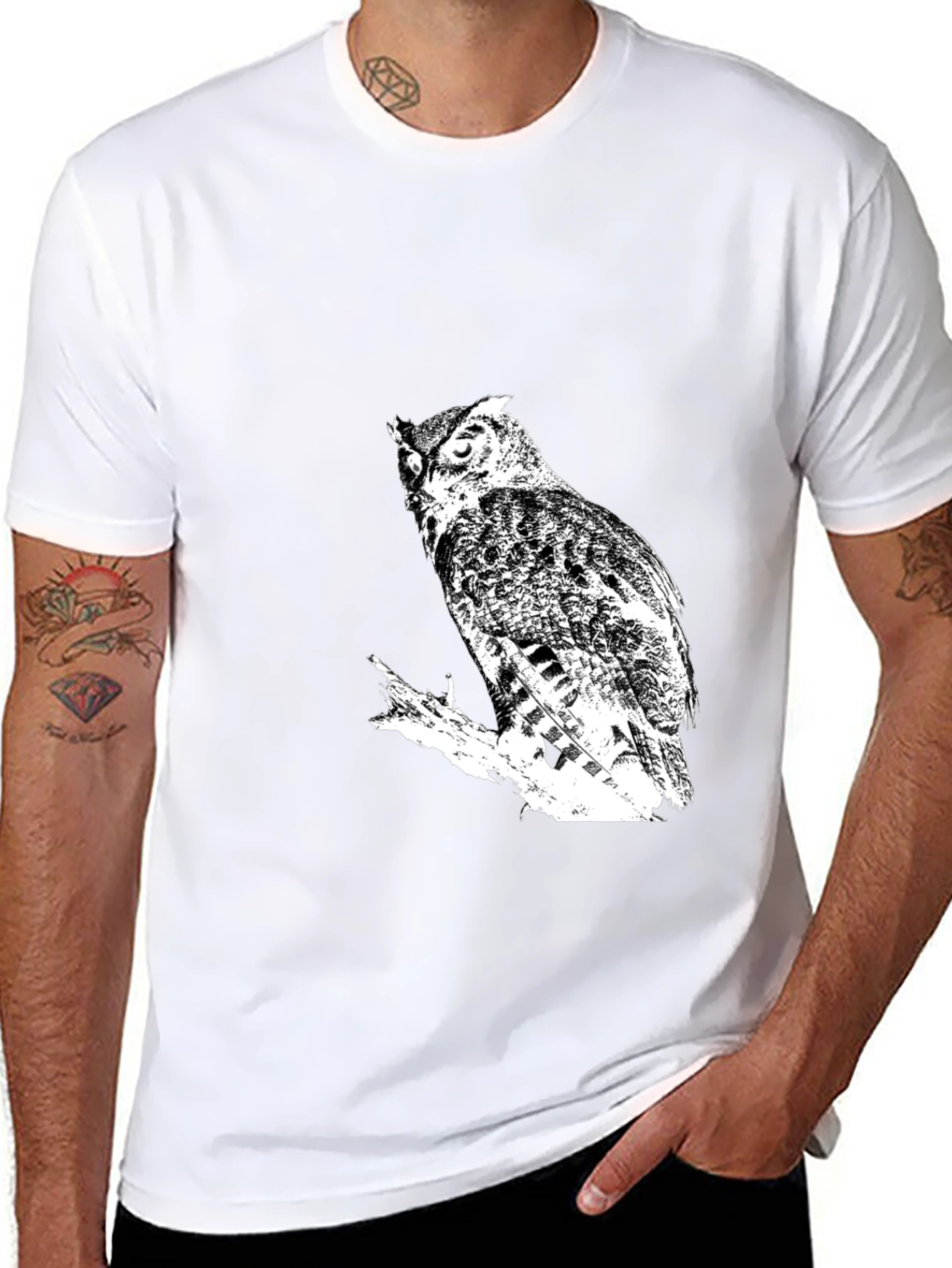 Camiseta Negra con Búho Blanco Estilizado