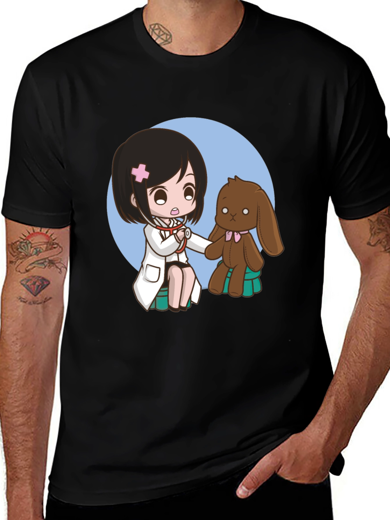 Camiseta Negra con Diseño de Doctora y Peluche
