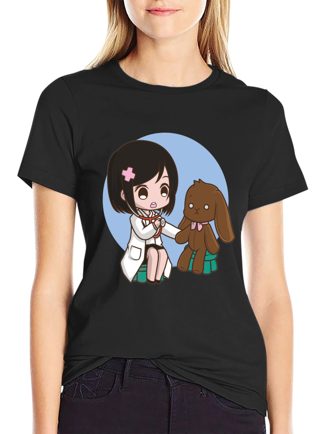 Camiseta Negra con Diseño de Doctora y Peluche