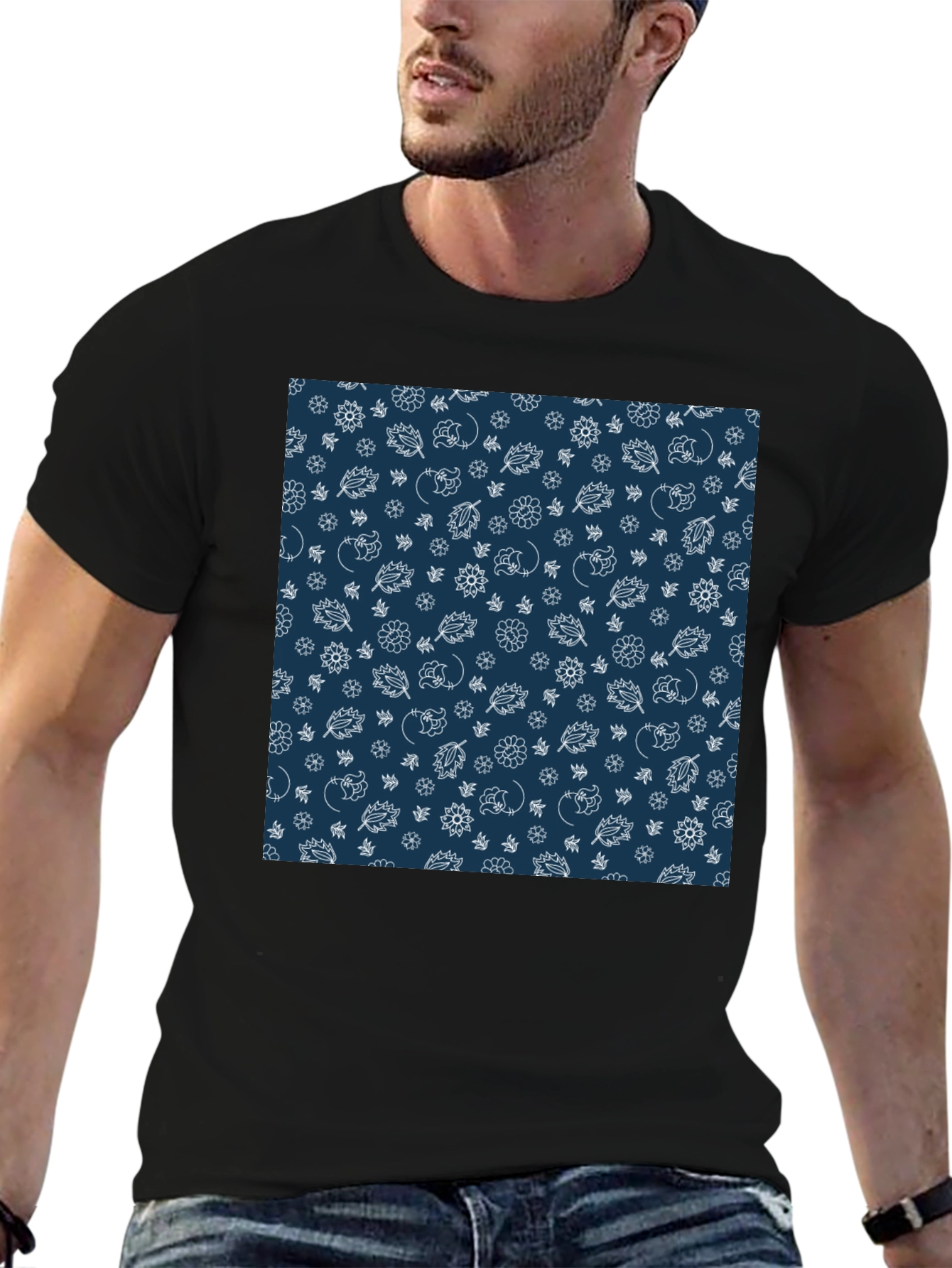 Camiseta Negra Estampada con Diseño Floral