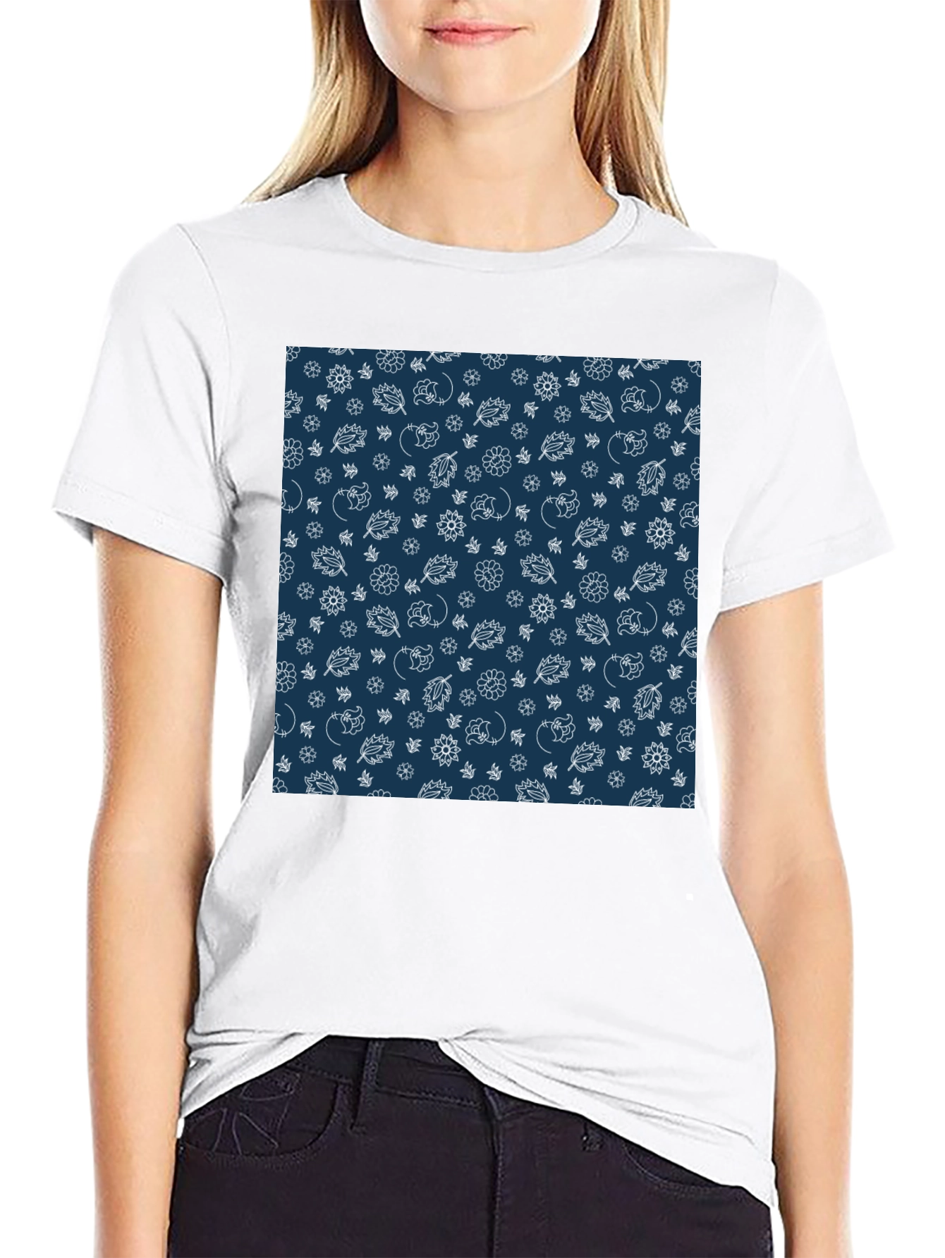 Camiseta Negra Estampada con Diseño Floral