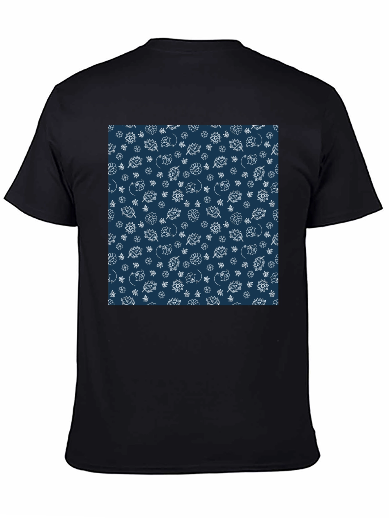 Camiseta Negra Estampada con Diseño Floral