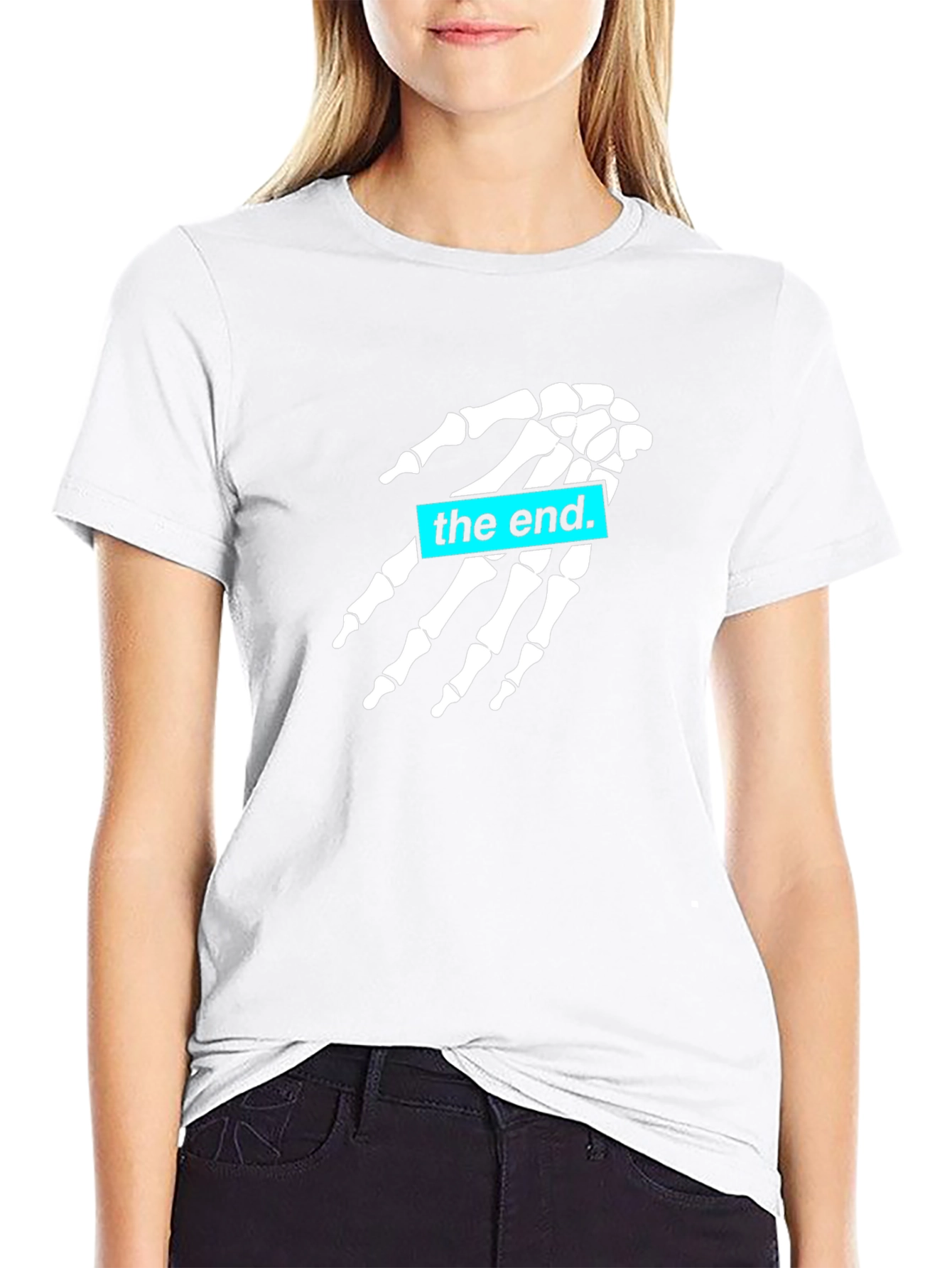 Camiseta Negra con Diseño de Mano Esquelética The End