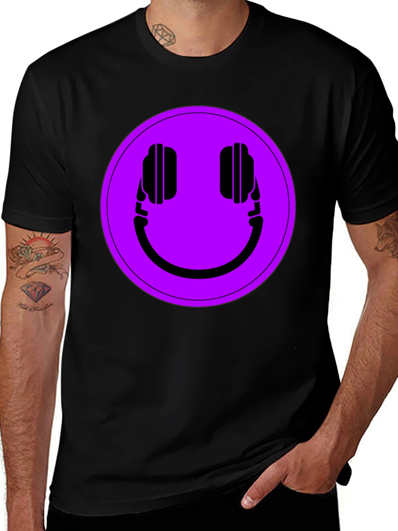 Camiseta Negra con Estampado de Auriculares Sonrientes
