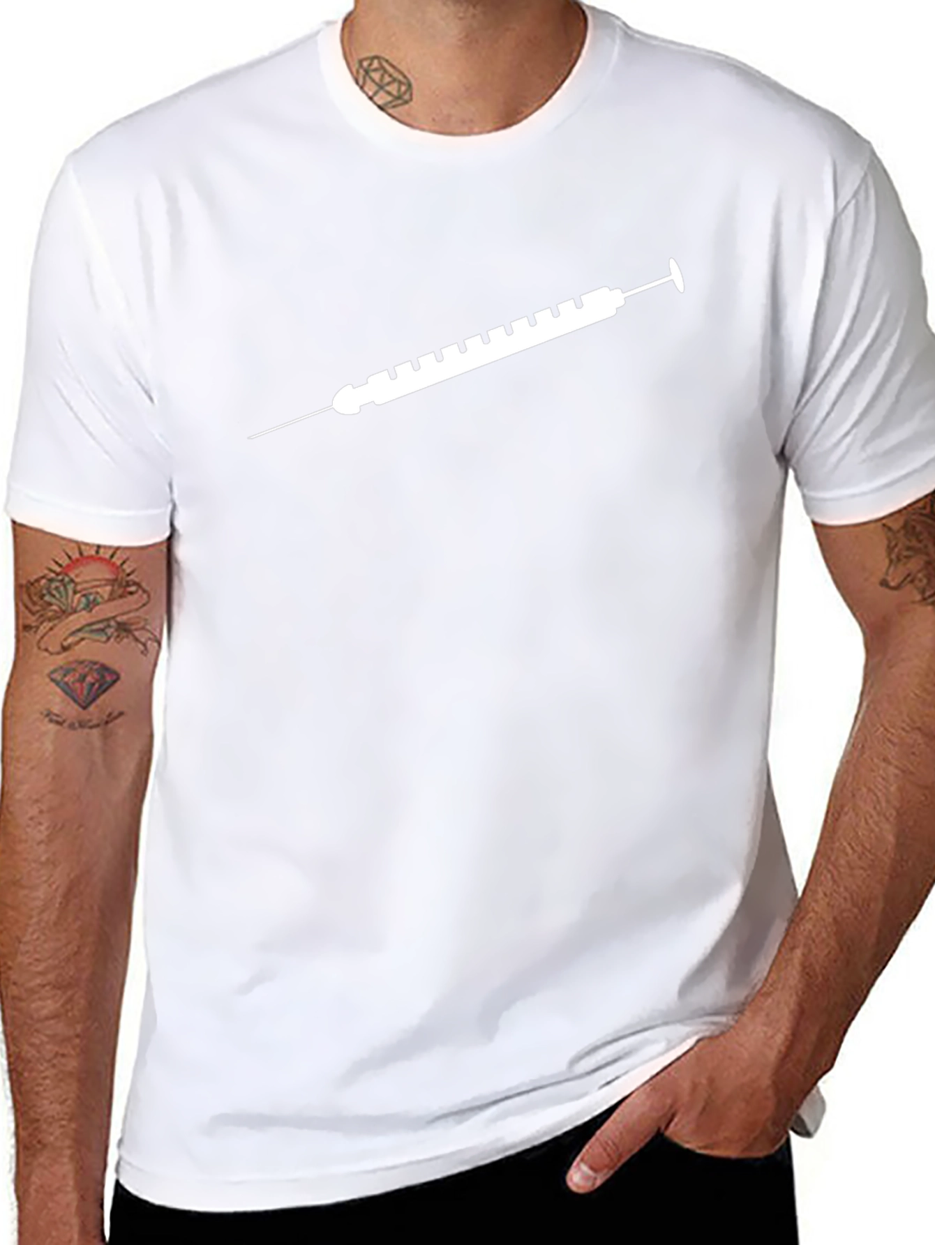 Camiseta Negra con Diseño de Jeringa Blanca