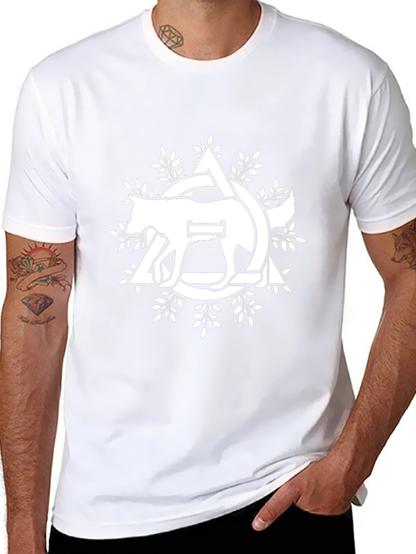Camiseta Negra con Diseño de Lobo Abstracto