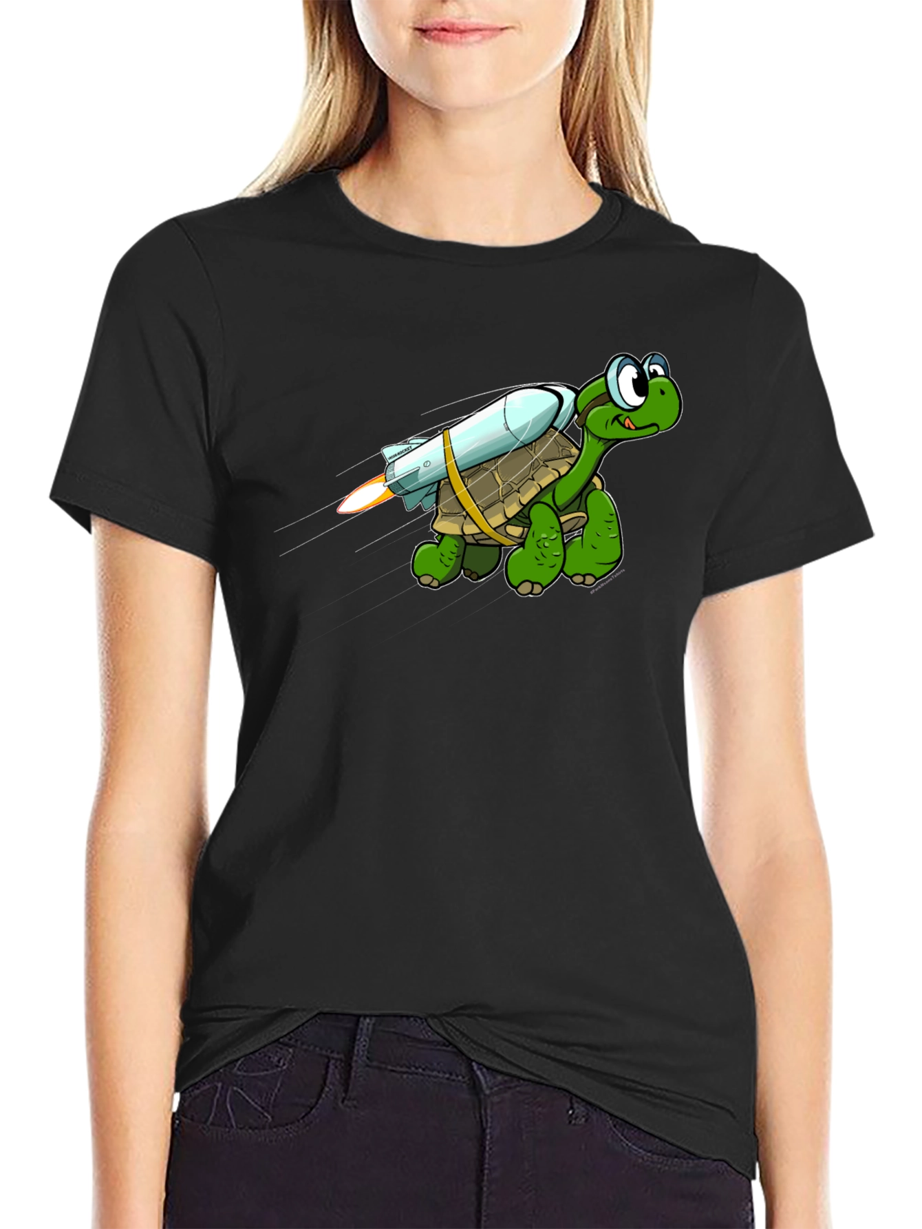Camiseta Negra con Tortuga Cohete Divertida