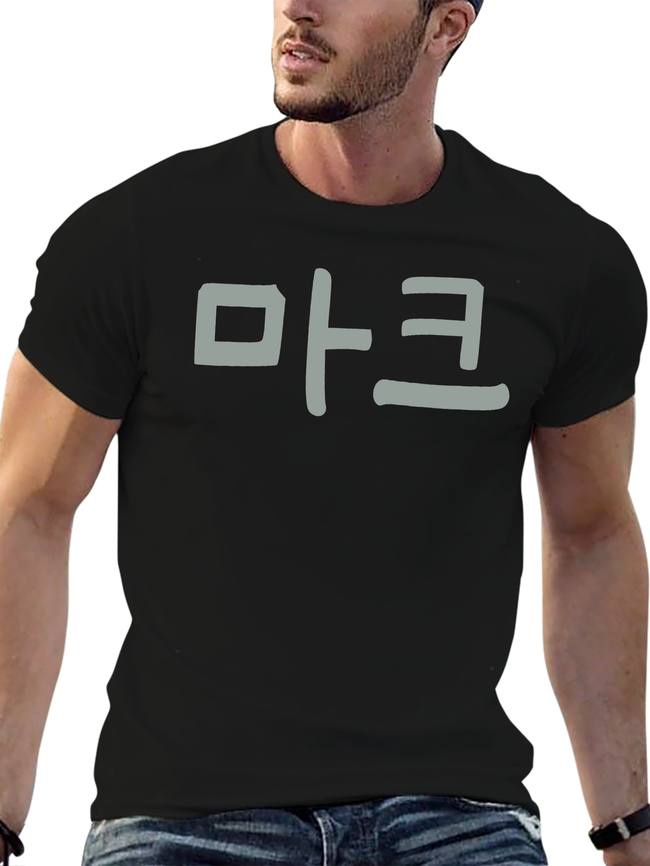 Camiseta Negra con Texto Coreano 마크