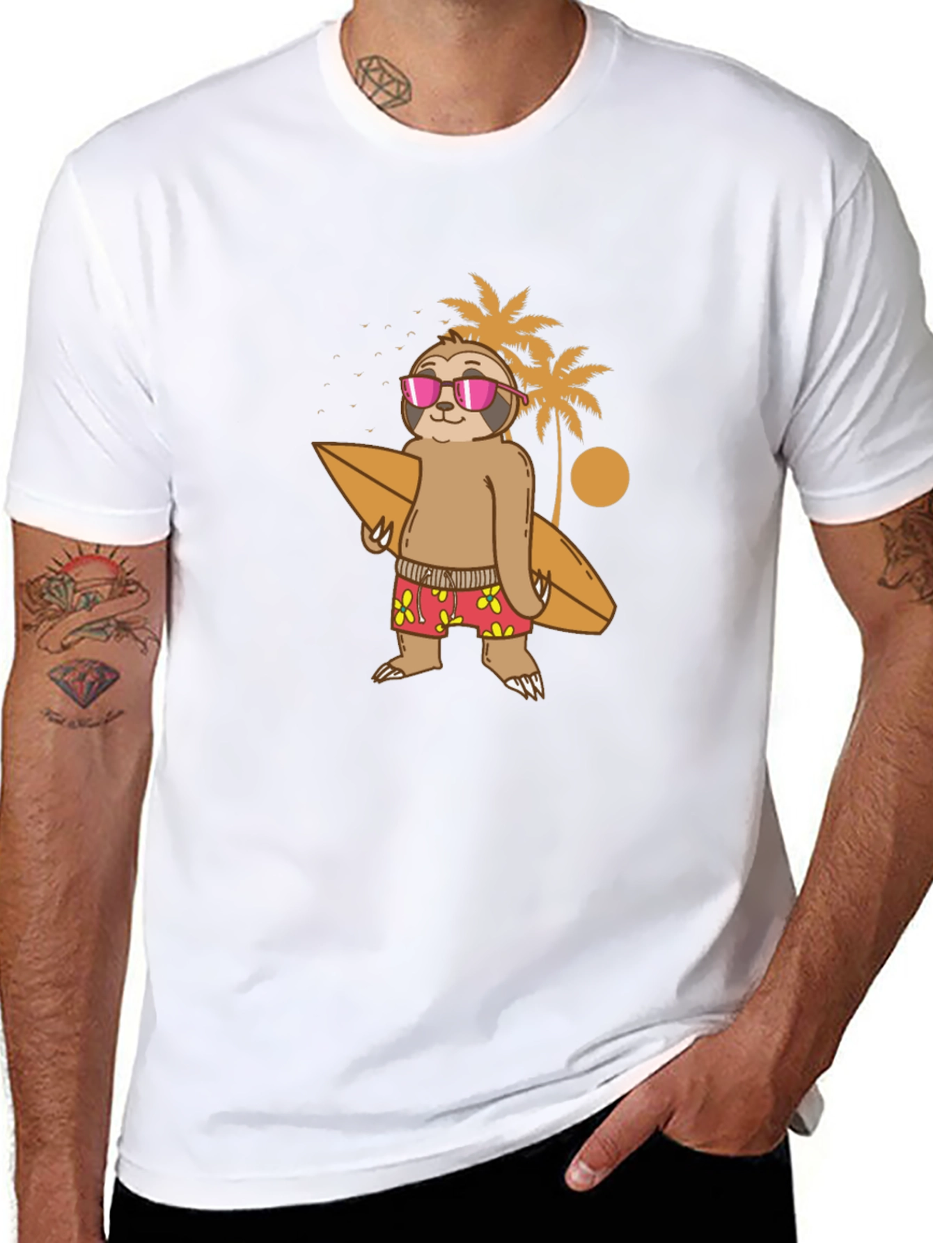 Camiseta Negra con Diseño de Perezoso Surfista