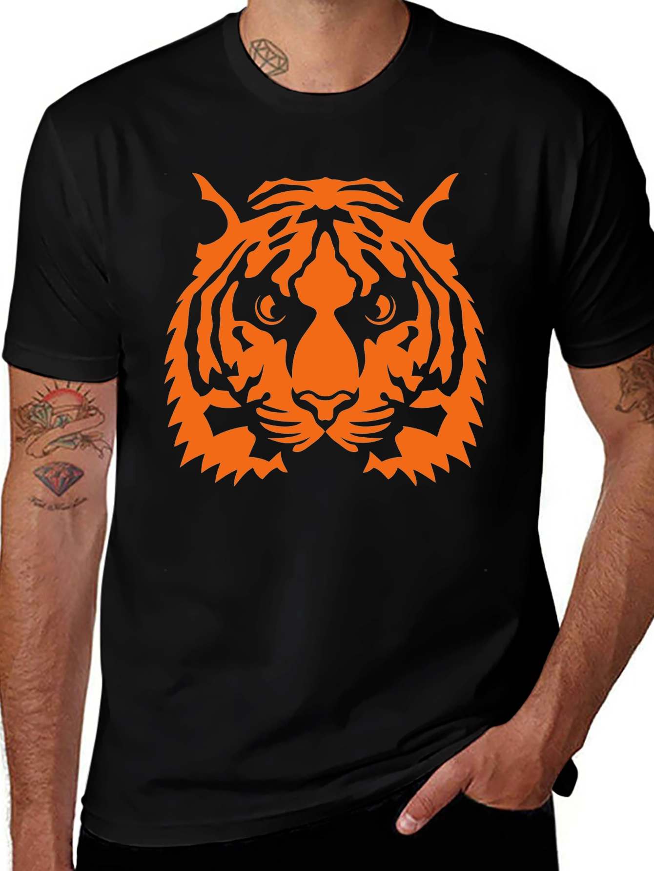 Camiseta Negra con Estampado de Tigre Naranja