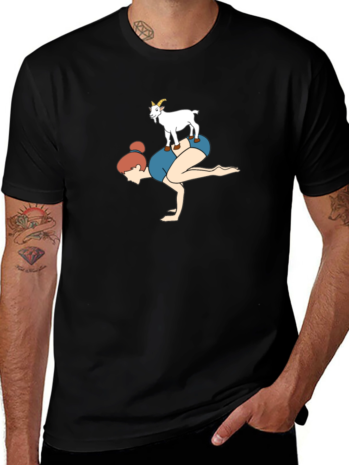 Camiseta Negra con Diseño Yoga y Cabra Divertida