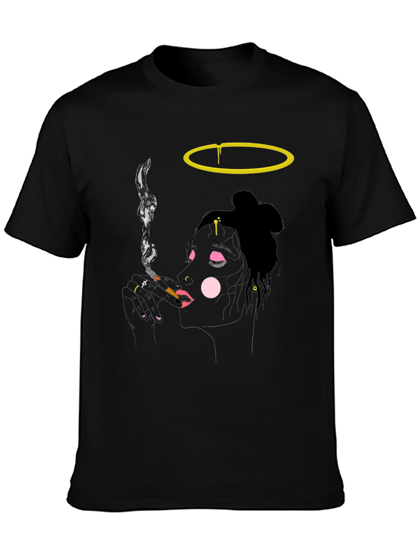 Camiseta Negra Diseño Artístico Mujer Fumando