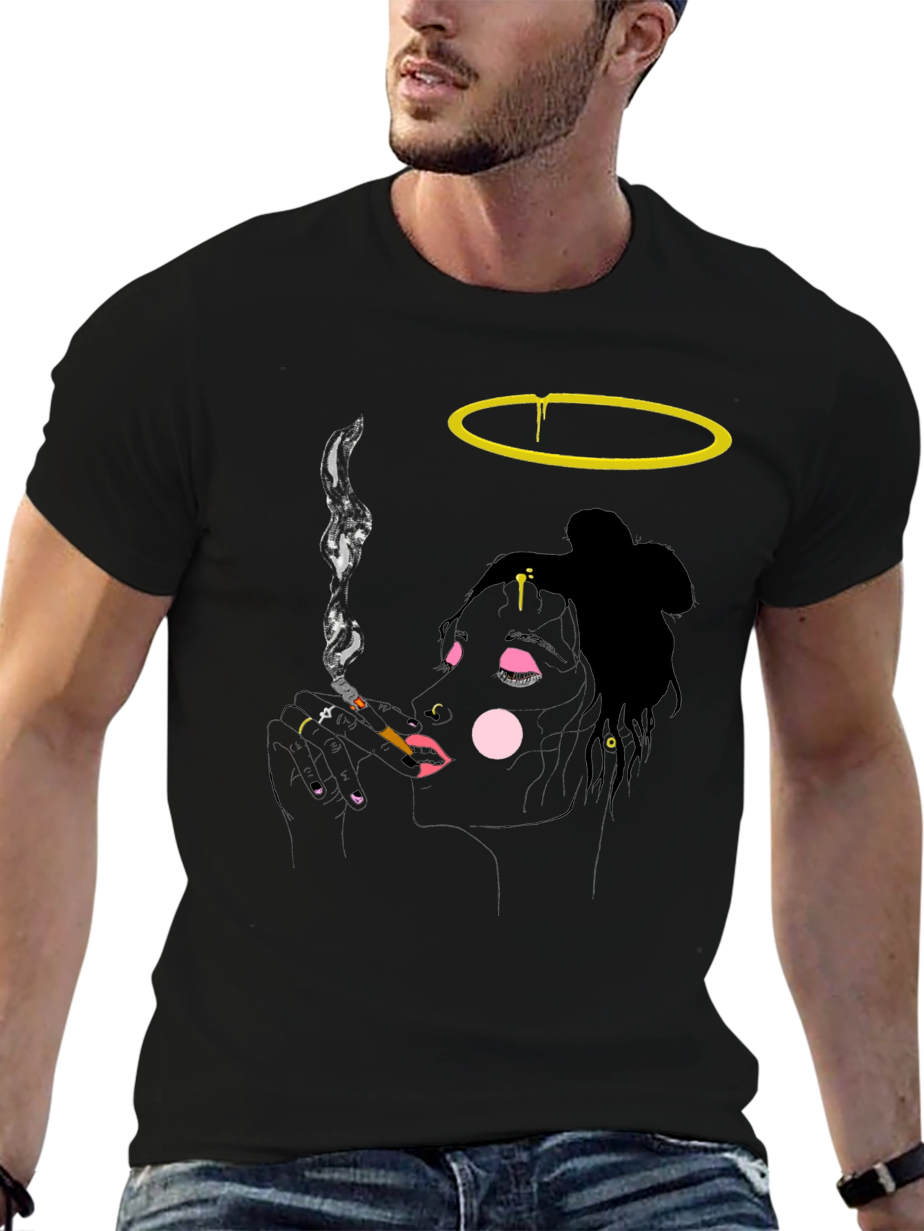 Camiseta Negra Diseño Artístico Mujer Fumando