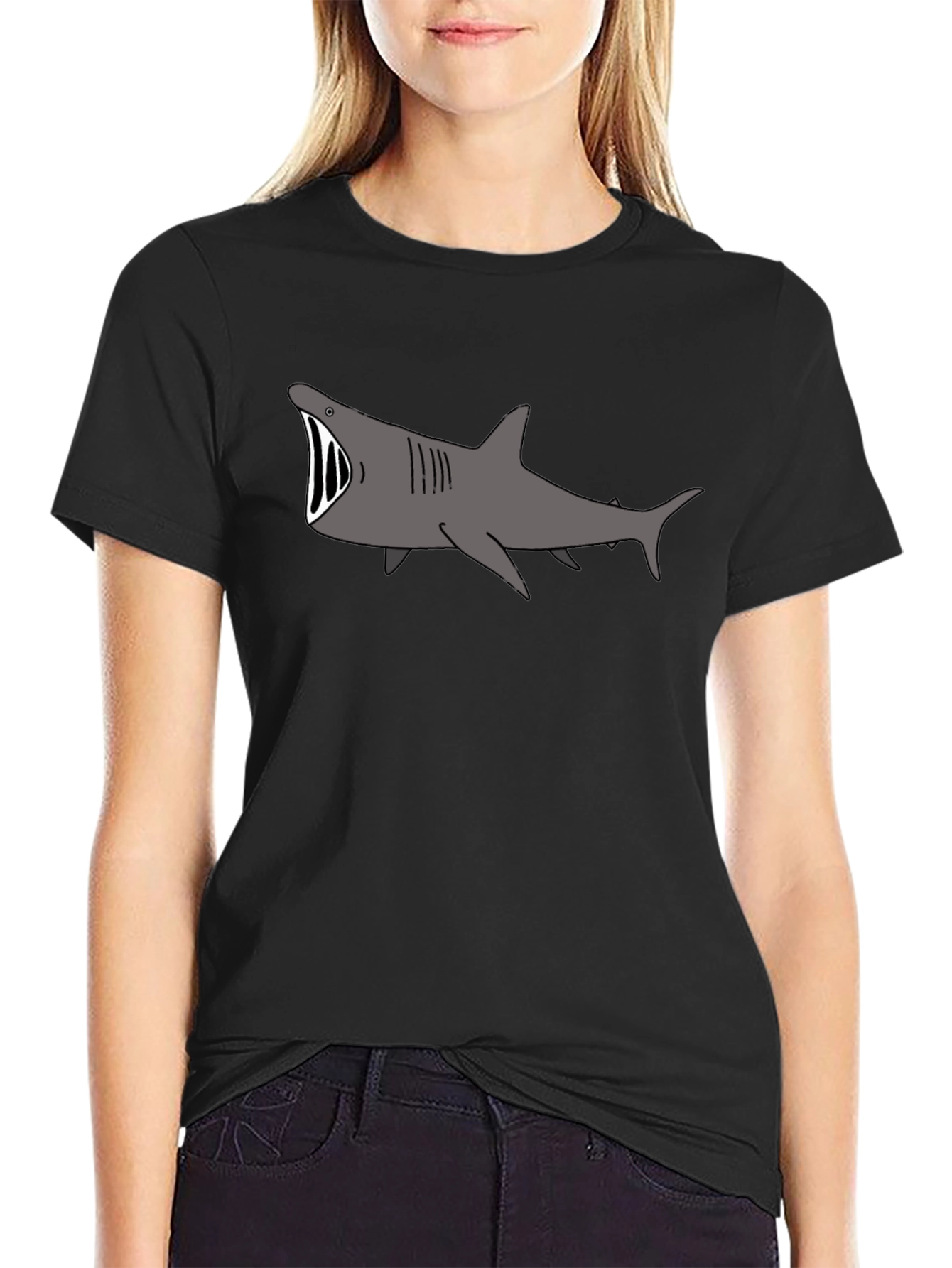 Camiseta Negra con Tiburón Boca Abierta