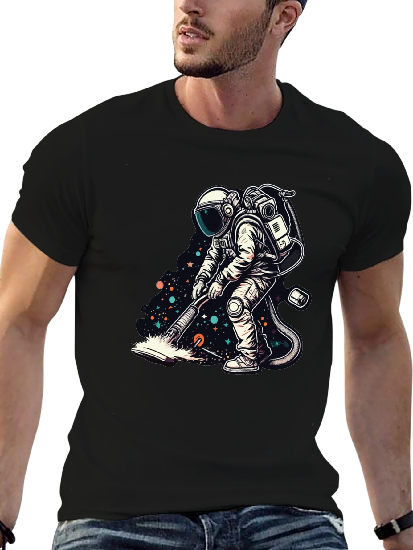 Camiseta Negra con Diseño Astronauta Limpiando