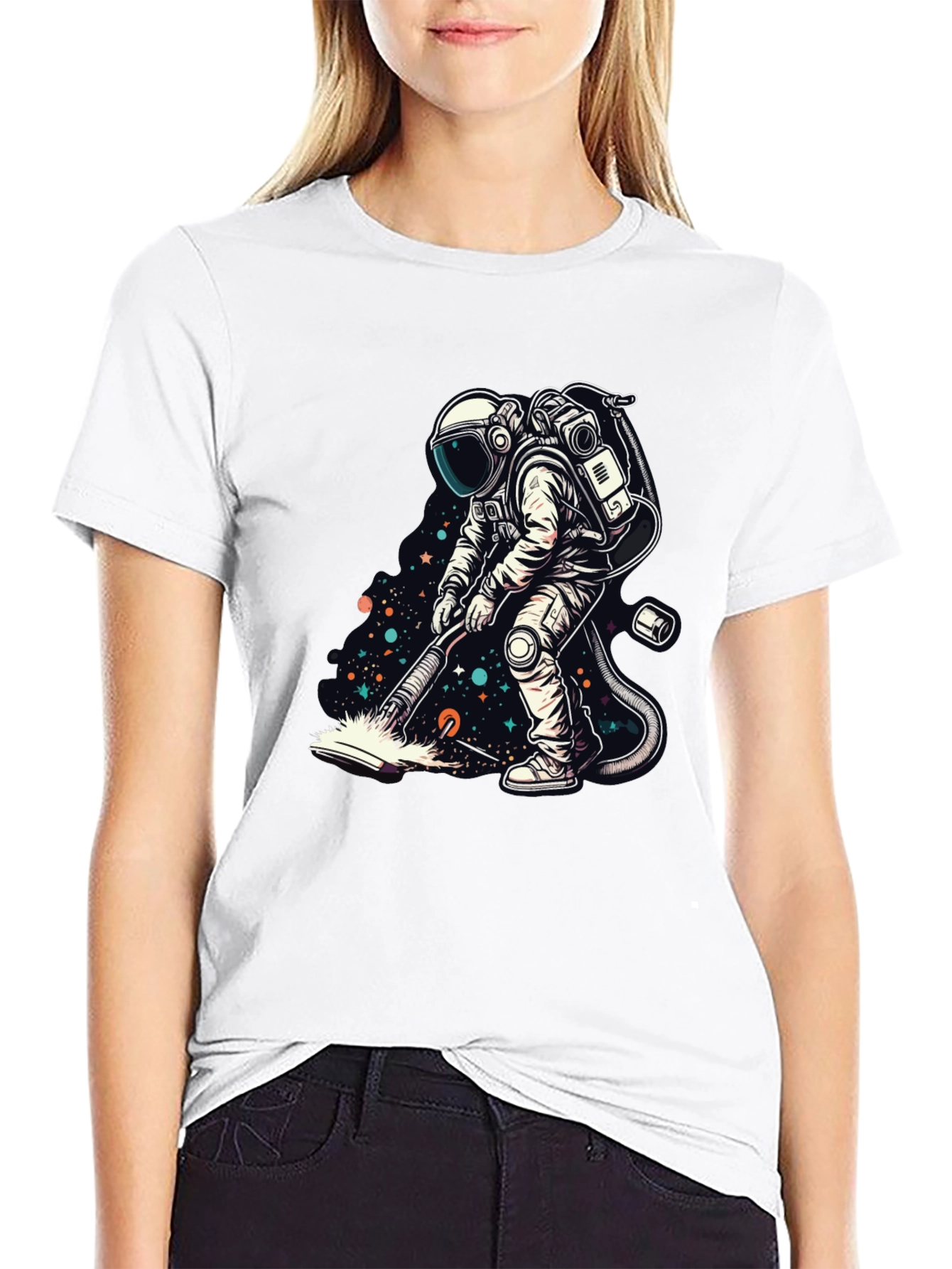 Camiseta Negra con Diseño Astronauta Limpiando