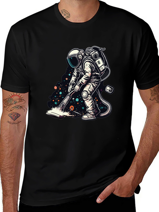 Camiseta Negra con Diseño Astronauta Limpiando